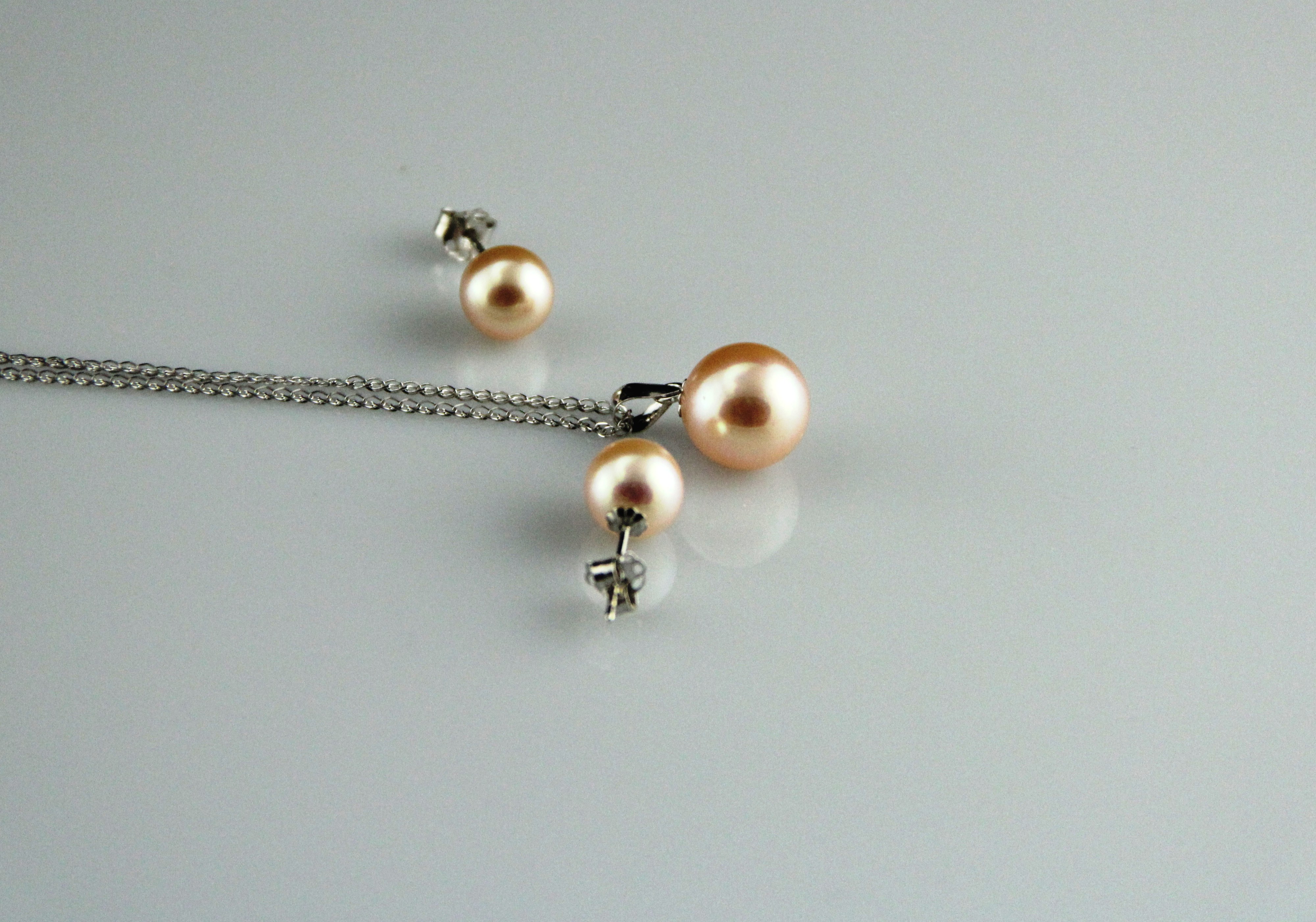 Set mit Süßwasserperlen in 18 Karat Weißgold