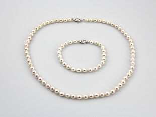 Halskette und Armband aus Akoya-Perlen in Standardqualität mit Verschlüssen aus Weißgold 5.5–6 mm