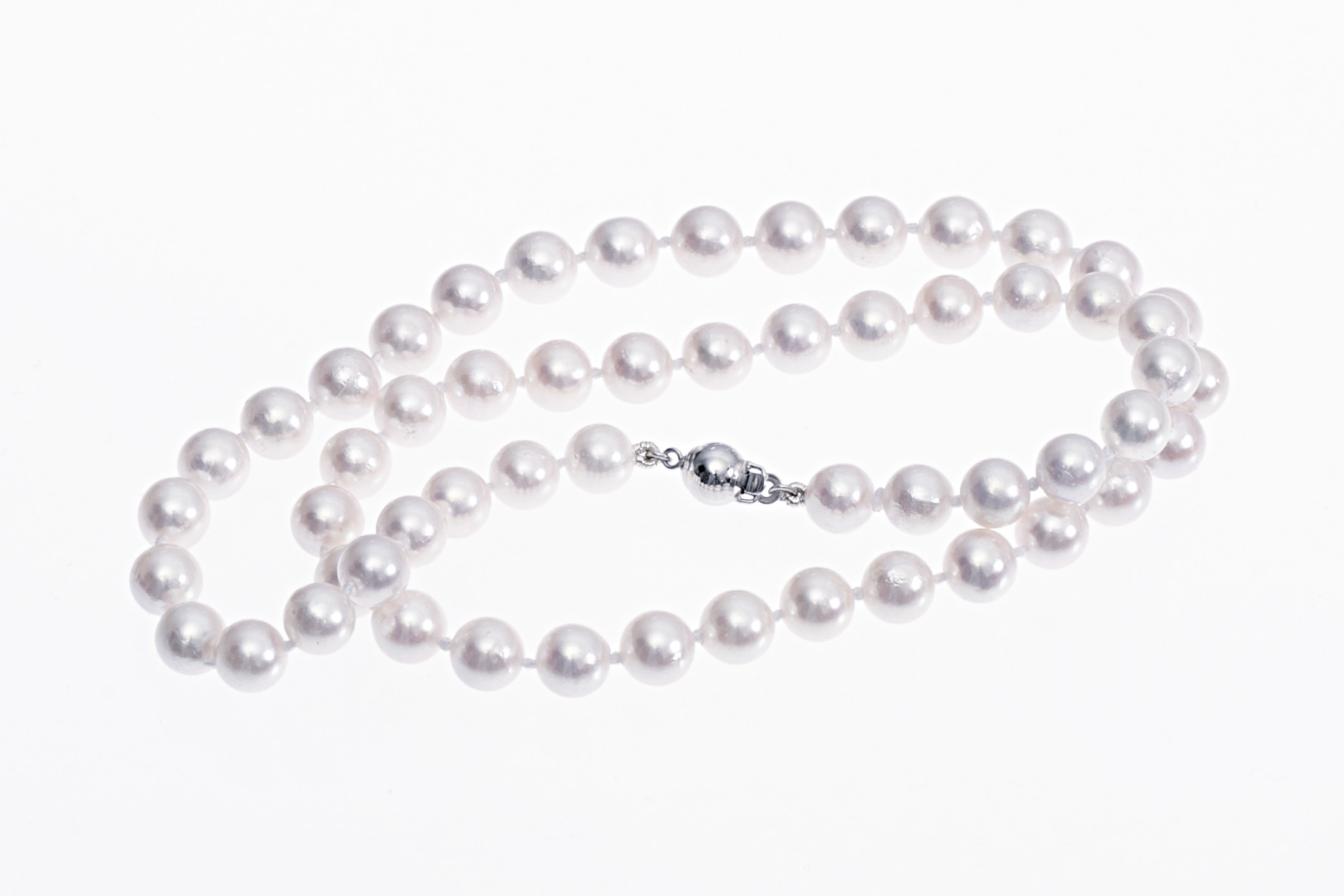 Collana di perle Akoya di qualità A da 6.5-7 mm con chiusura in oro bianco 