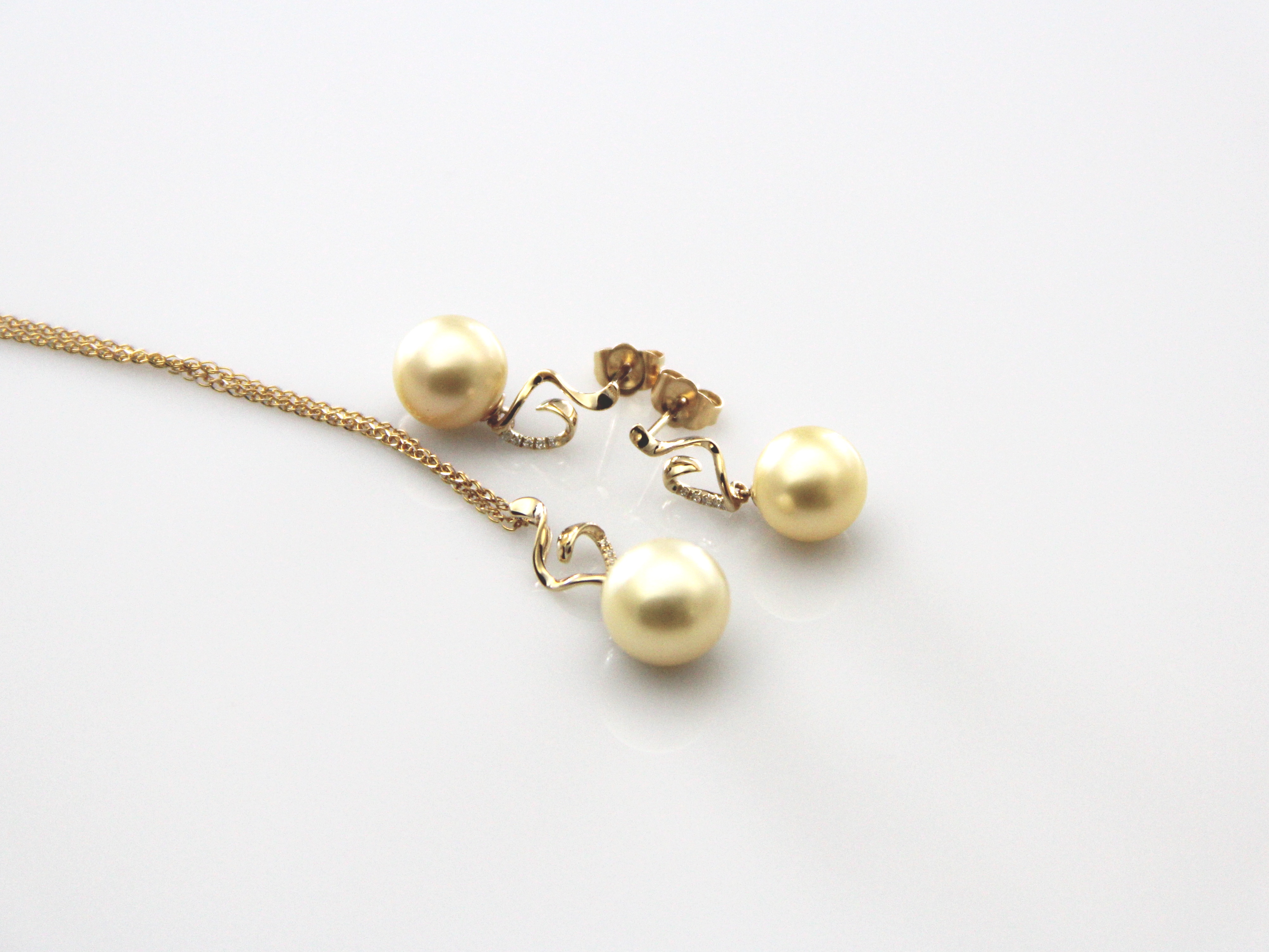 Perfect set with South Sea golden pearls in gold and diamonds - 4