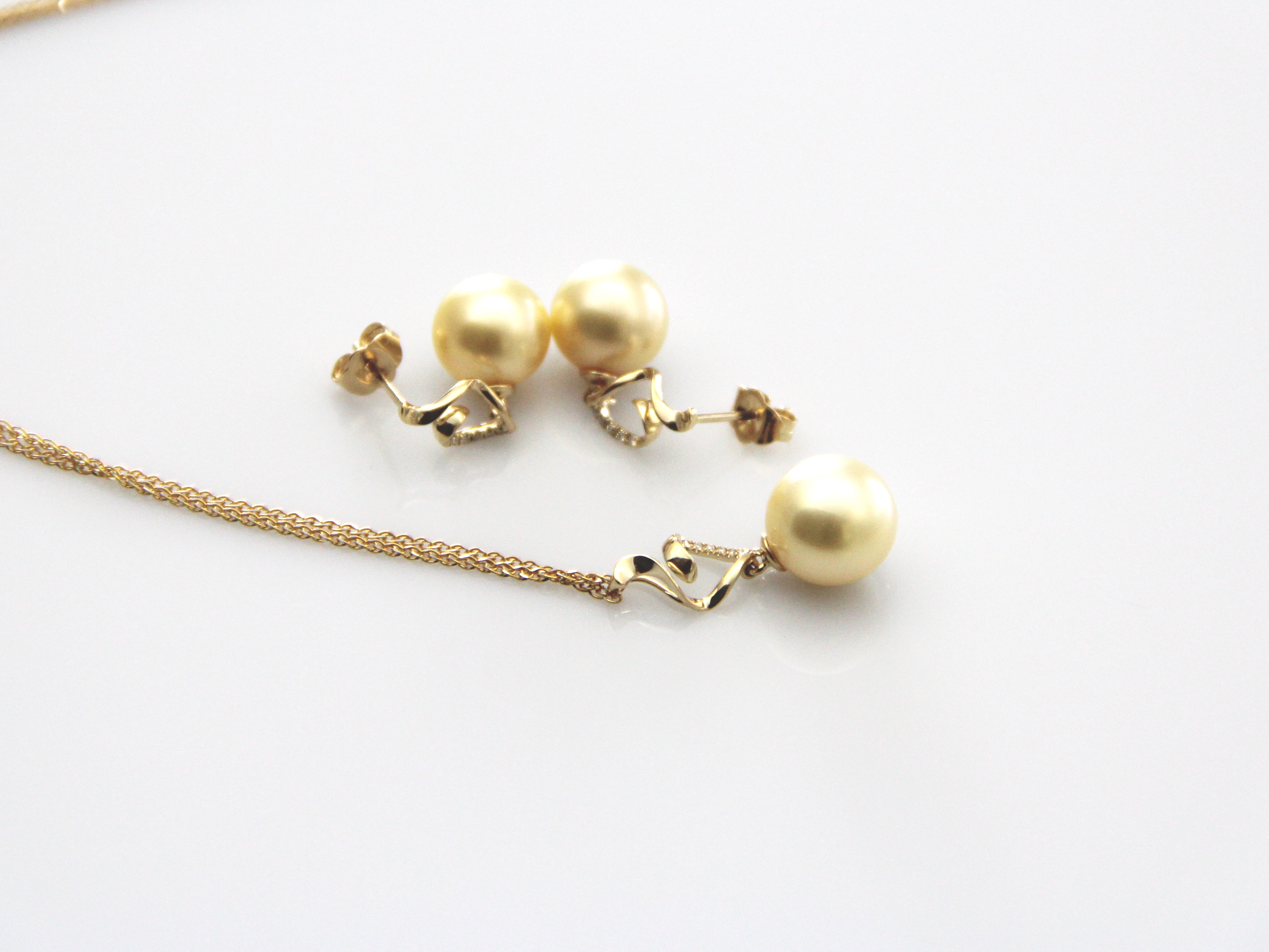 Perfect set with South Sea golden pearls in gold and diamonds - 6