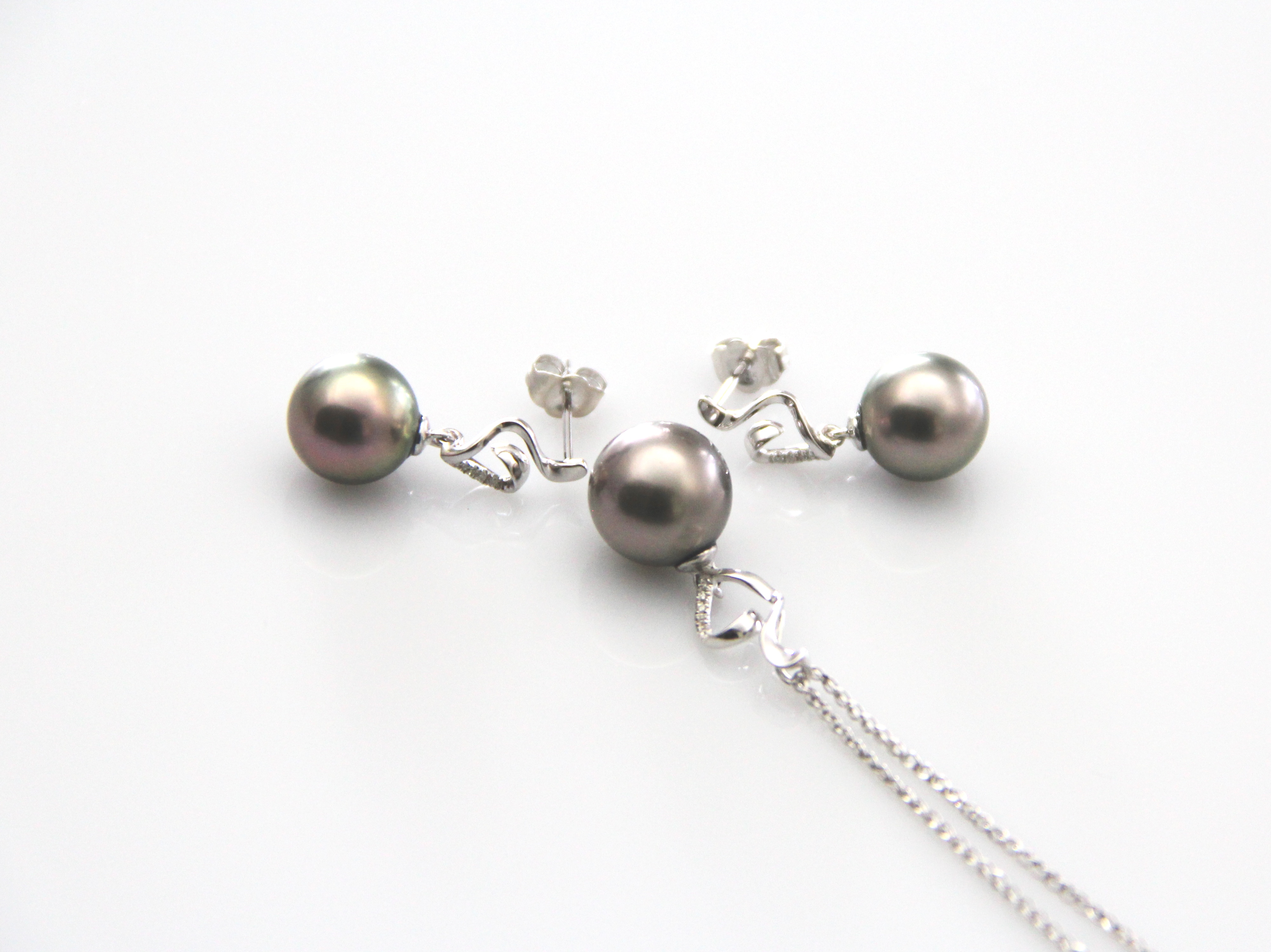 Perfektes Set mit Tahiti-Perlen in Weißgold und Diamanten