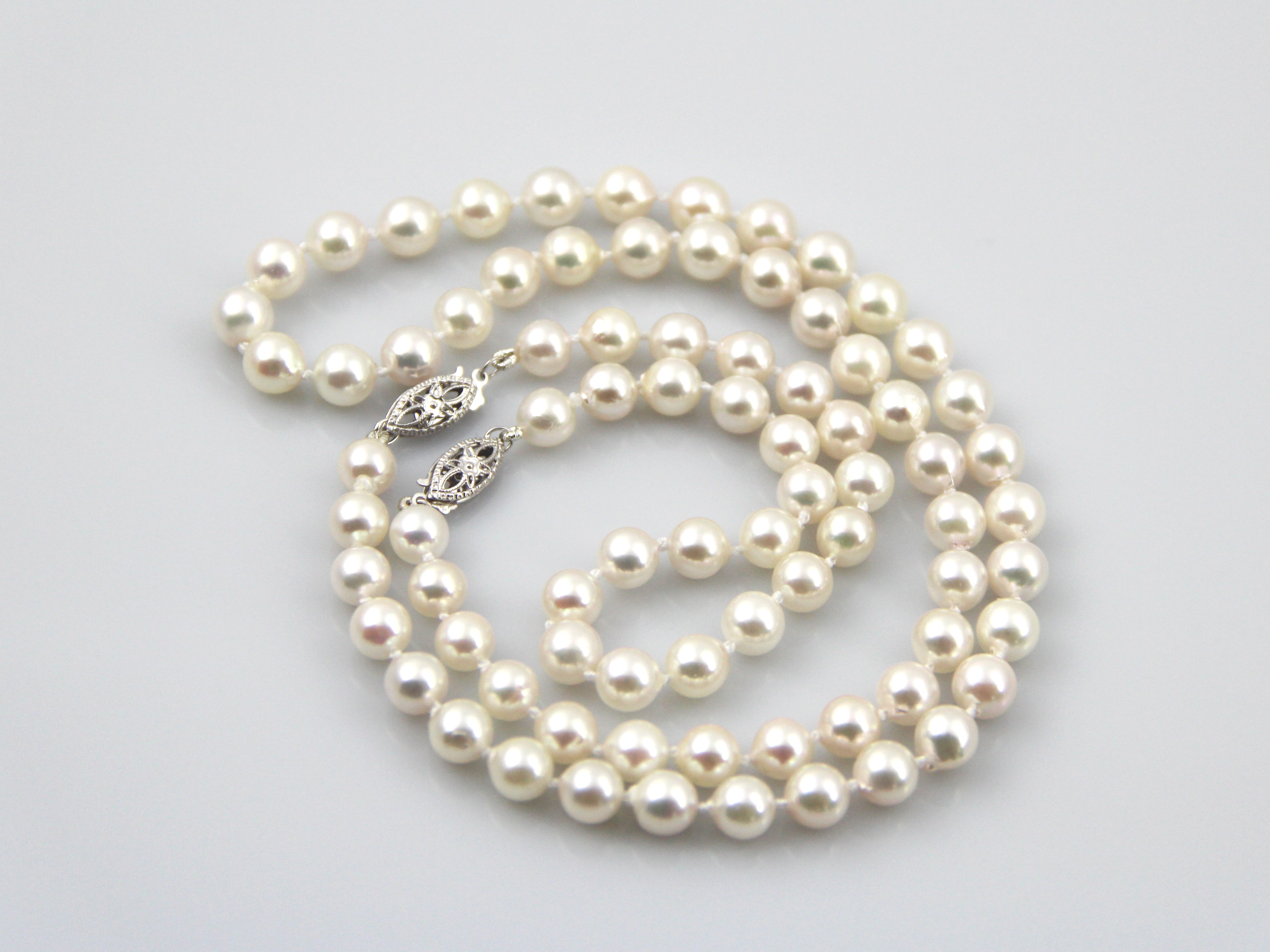 Halskette und Armband aus Akoya-Perlen in Standardqualität mit Verschlüssen aus Weißgold 6–6.5 mm - 4