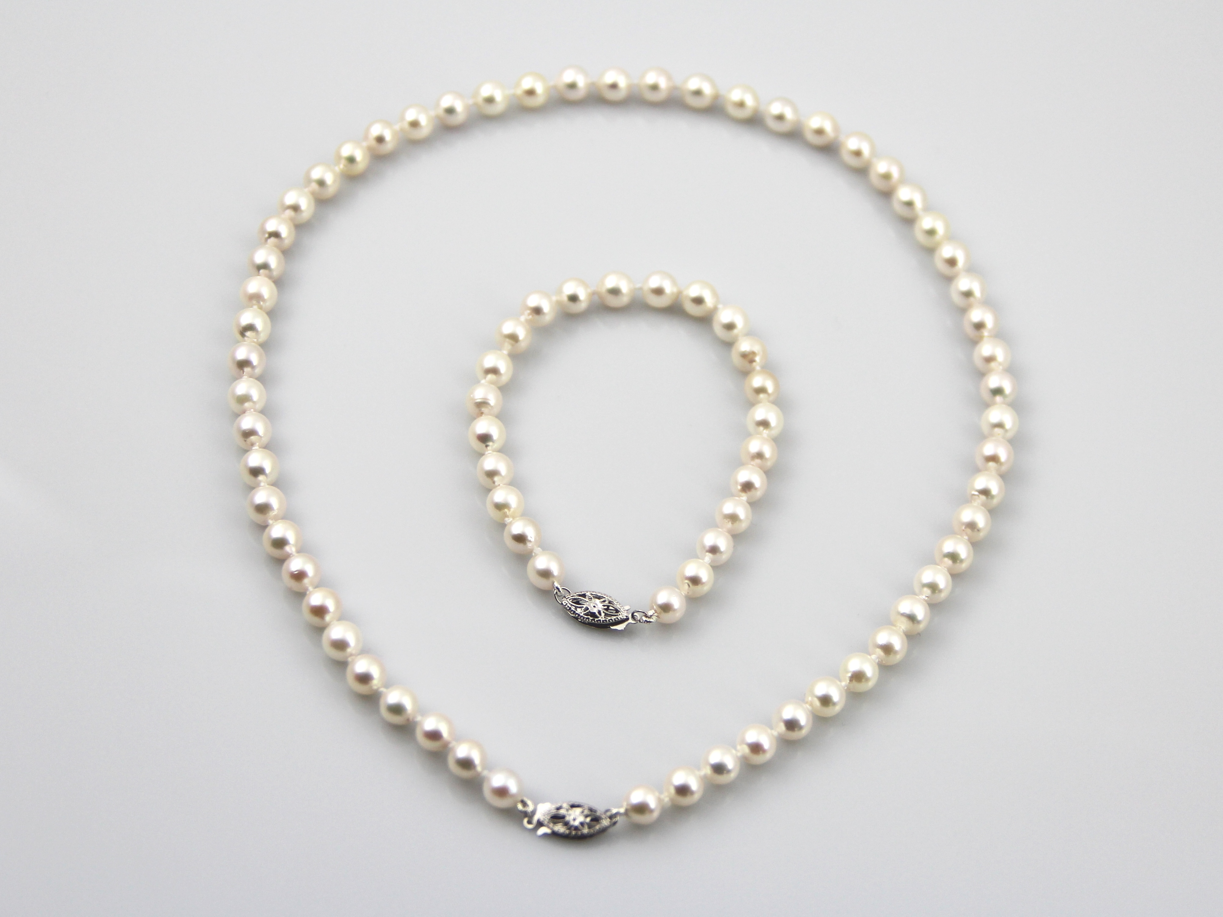 Halskette und Armband aus Akoya-Perlen in Standardqualität mit Verschlüssen aus Weißgold 6–6.5 mm - 2