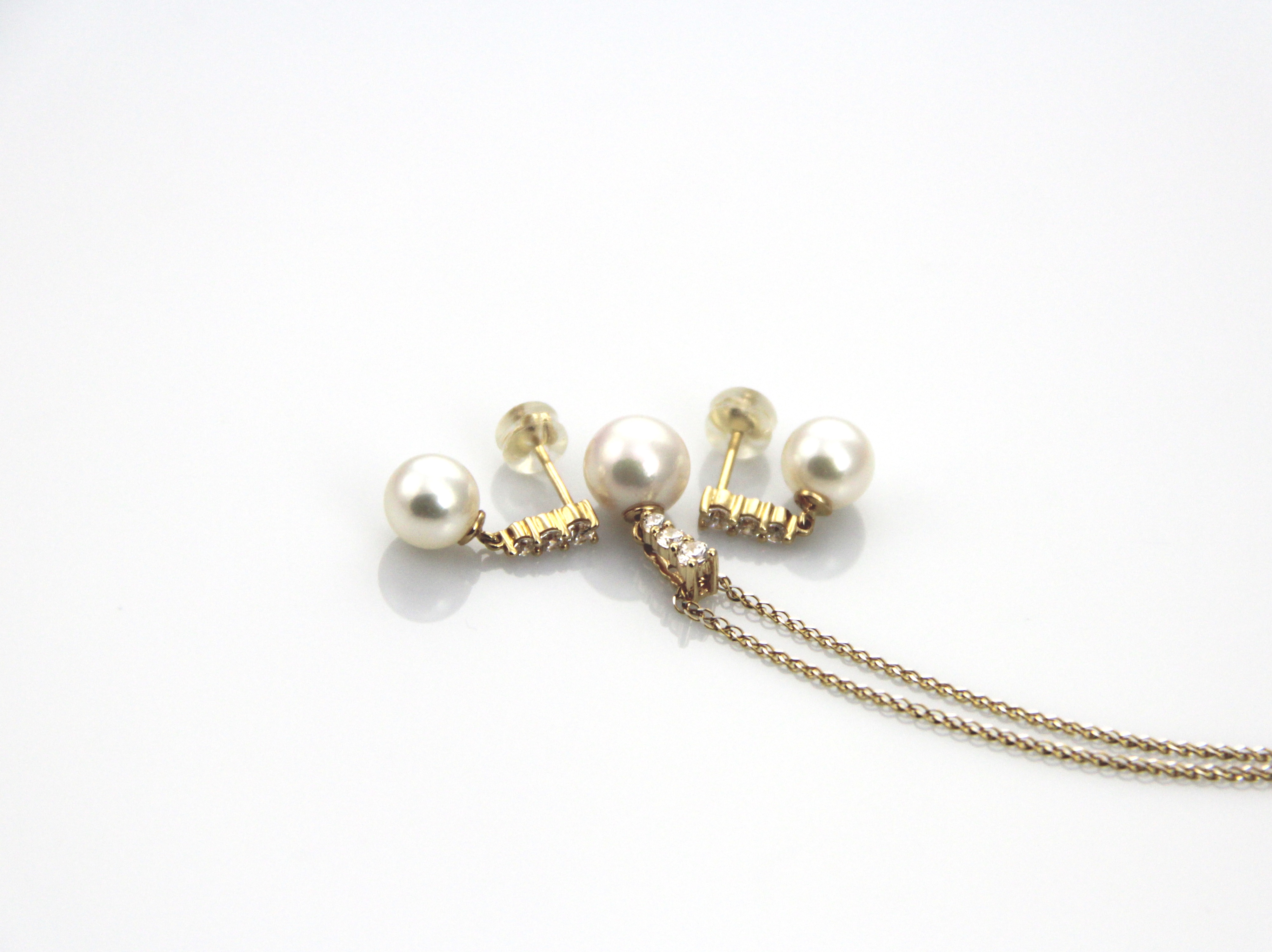 Conjunto de pendientes y colgante de oro de 14k con perlas Akoya de calidad AAA
