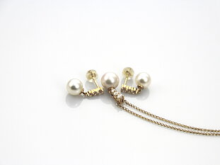 Akoya-Perle in AAA-Qualität in Gold