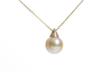 Südsee-Goldperle in Gold