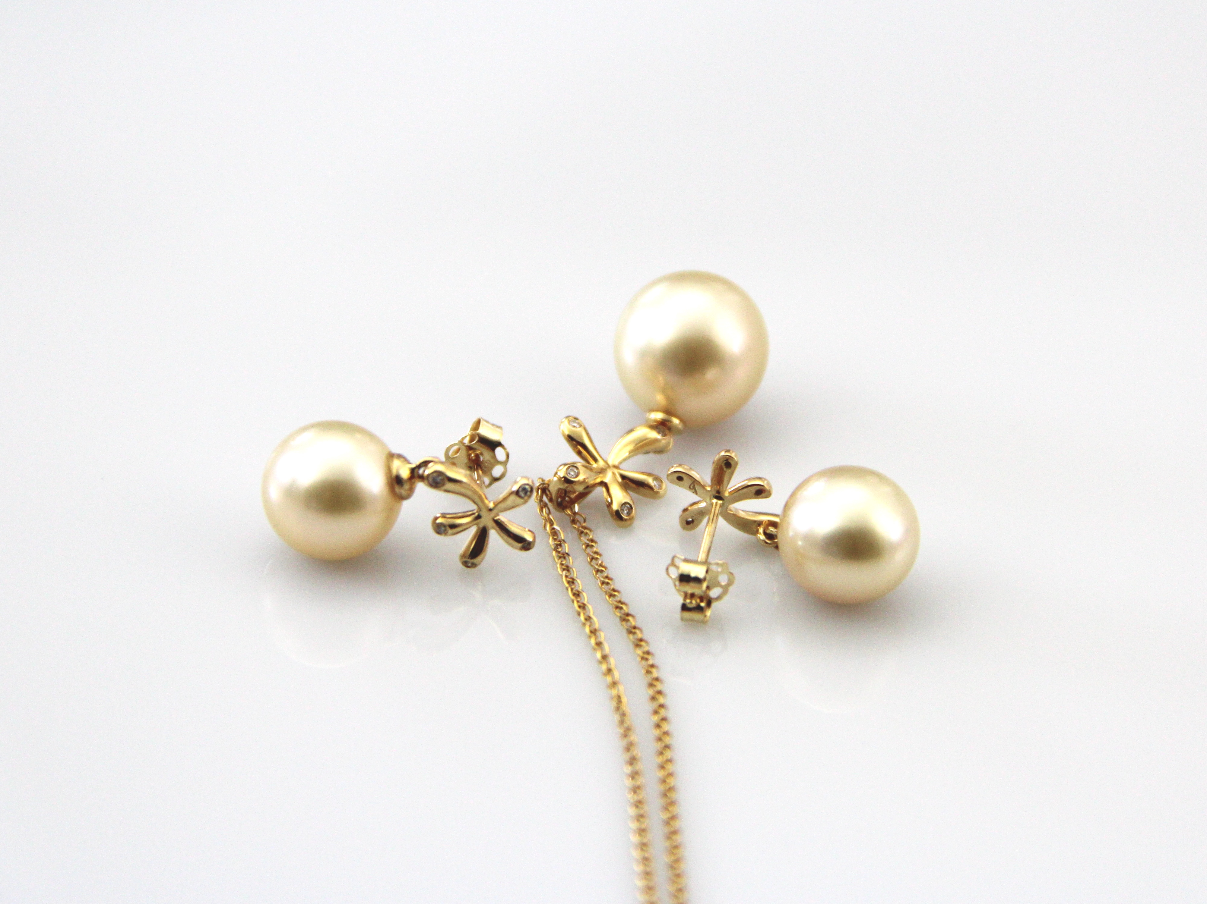 Perfect set with South Sea golden pearls in gold and diamonds - 2