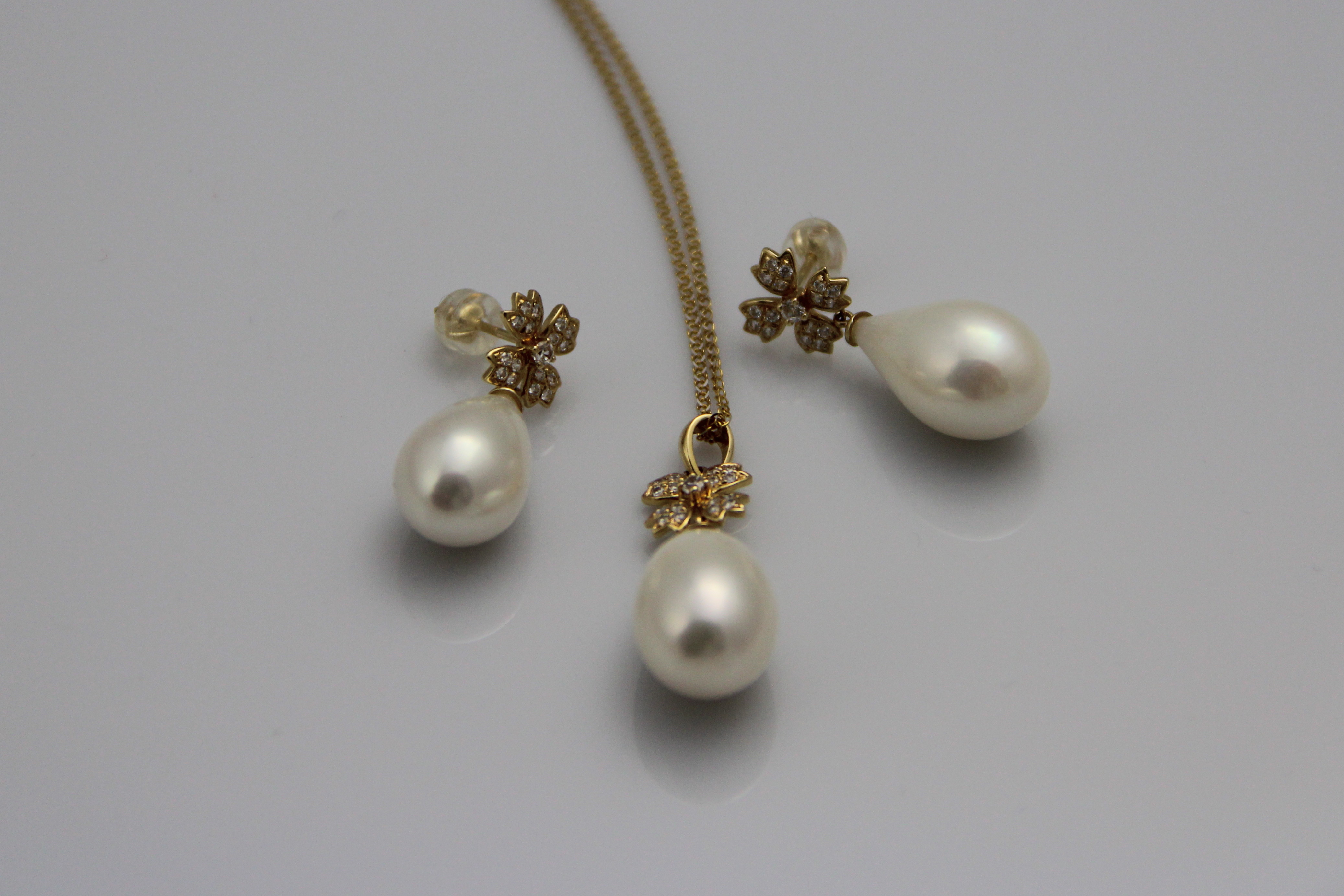 Set mit tropfenförmigen Süßwasserperlen in Gold - 2