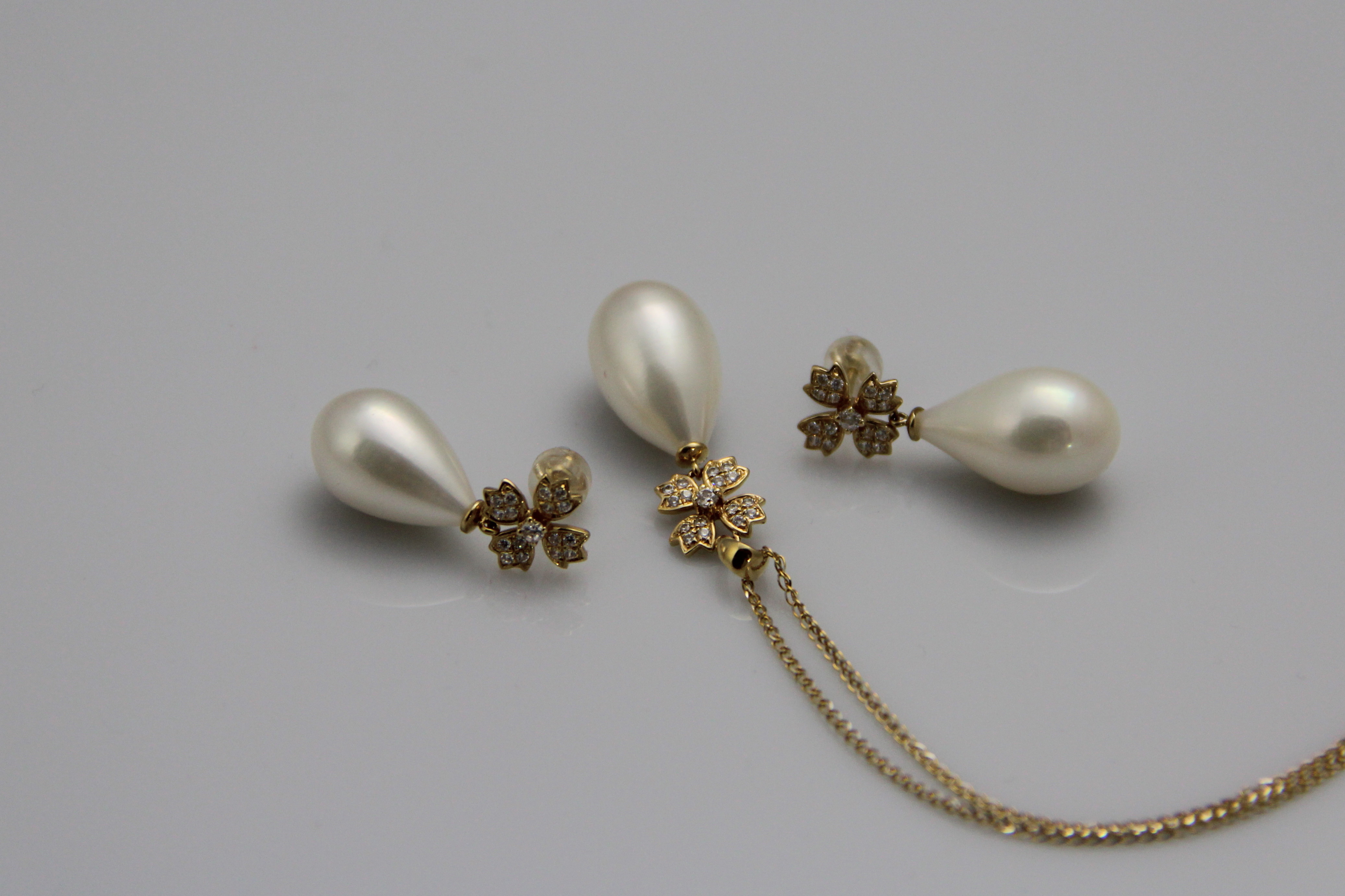 Set mit tropfenförmigen Süßwasserperlen in Gold - 5