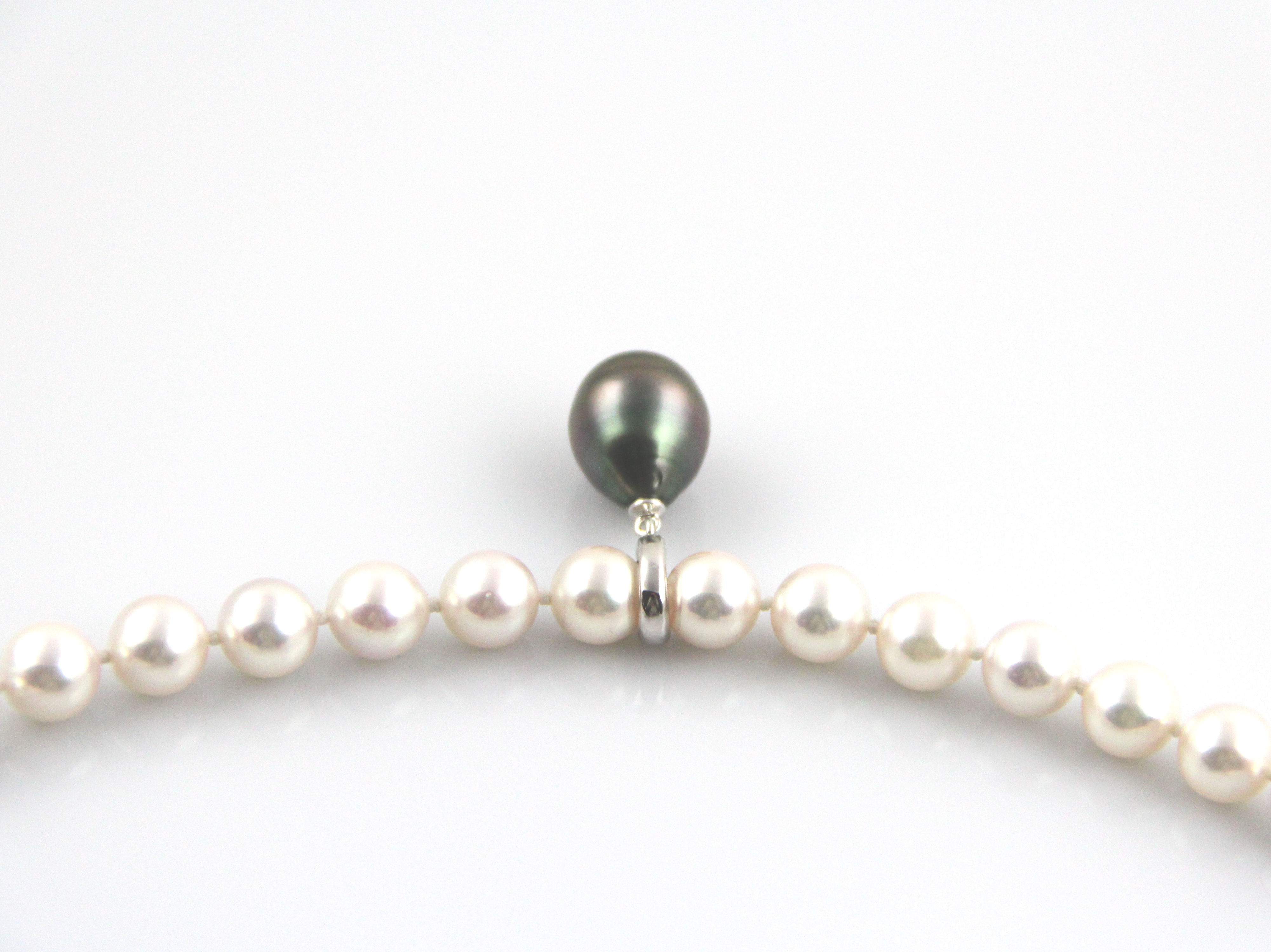 Colgante con perla de Tahiti en forma de gota en montura de oro blanco 18k - 5