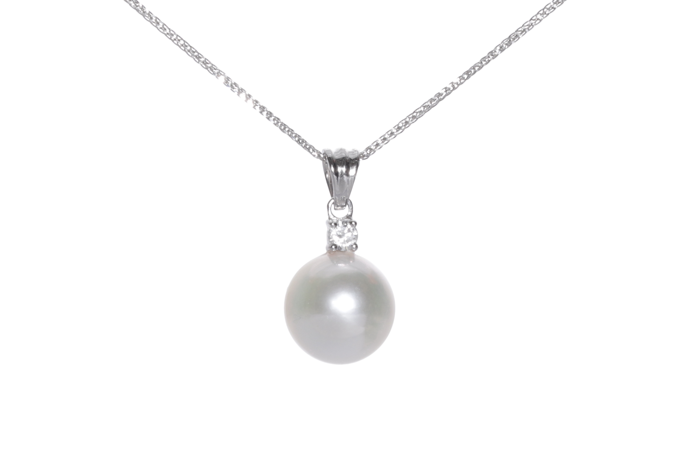 Großer Akoya-Perlenanhänger in AAA-Qualität mit Weißgold und einem Diamant 9–9,5 mm