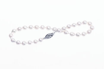 Small Akoya pearl bracelet set with white gold clasp 5-5.5mm 