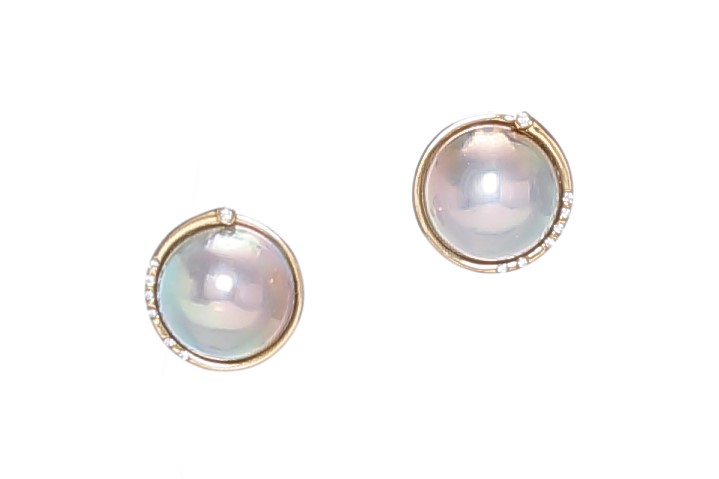 Special Mabe' pearl earrings set in gold and diamonds - 2