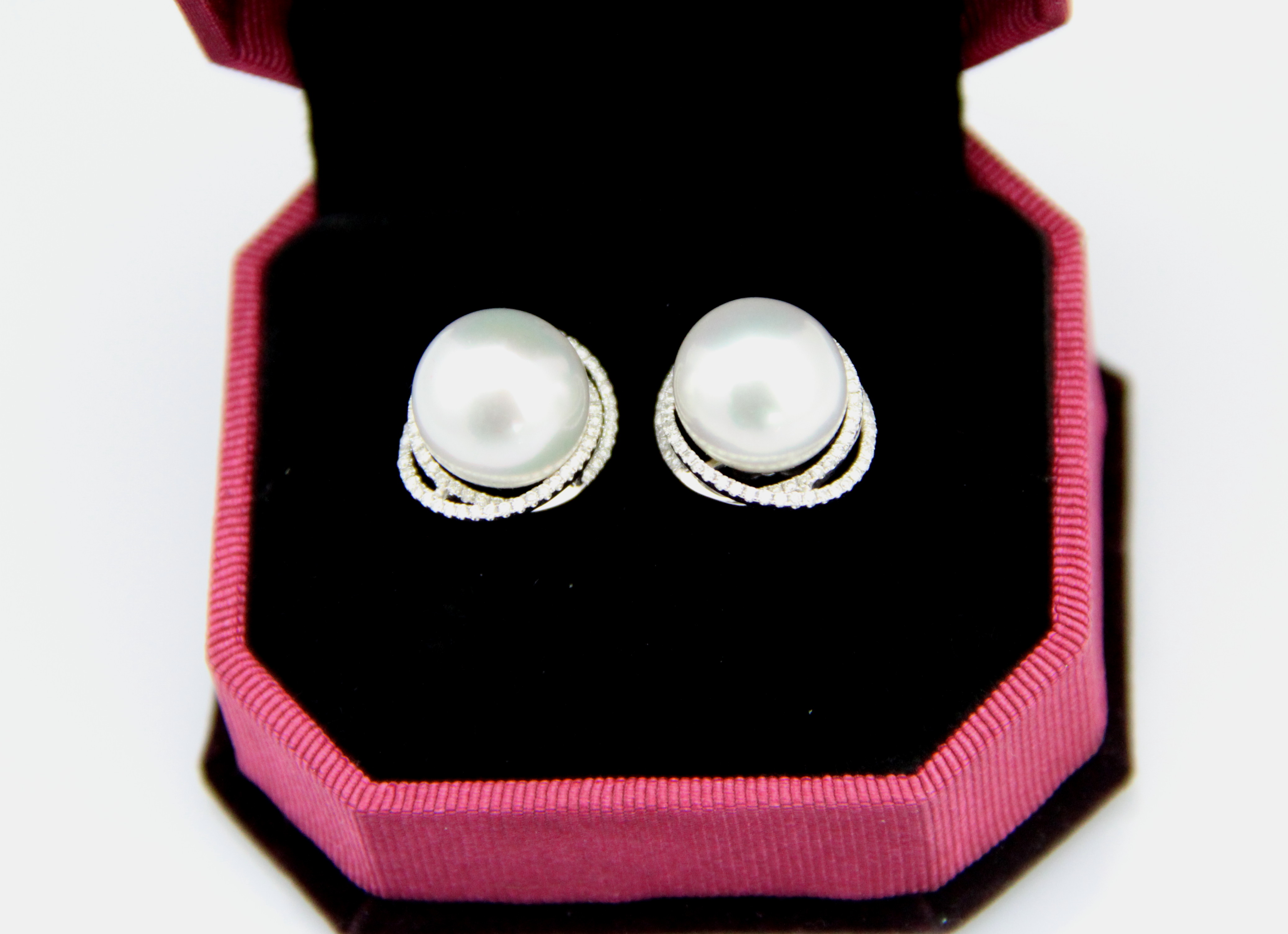 SOLD-OUT! Large South sea pearl earrings set in white gold and diamonds - 3