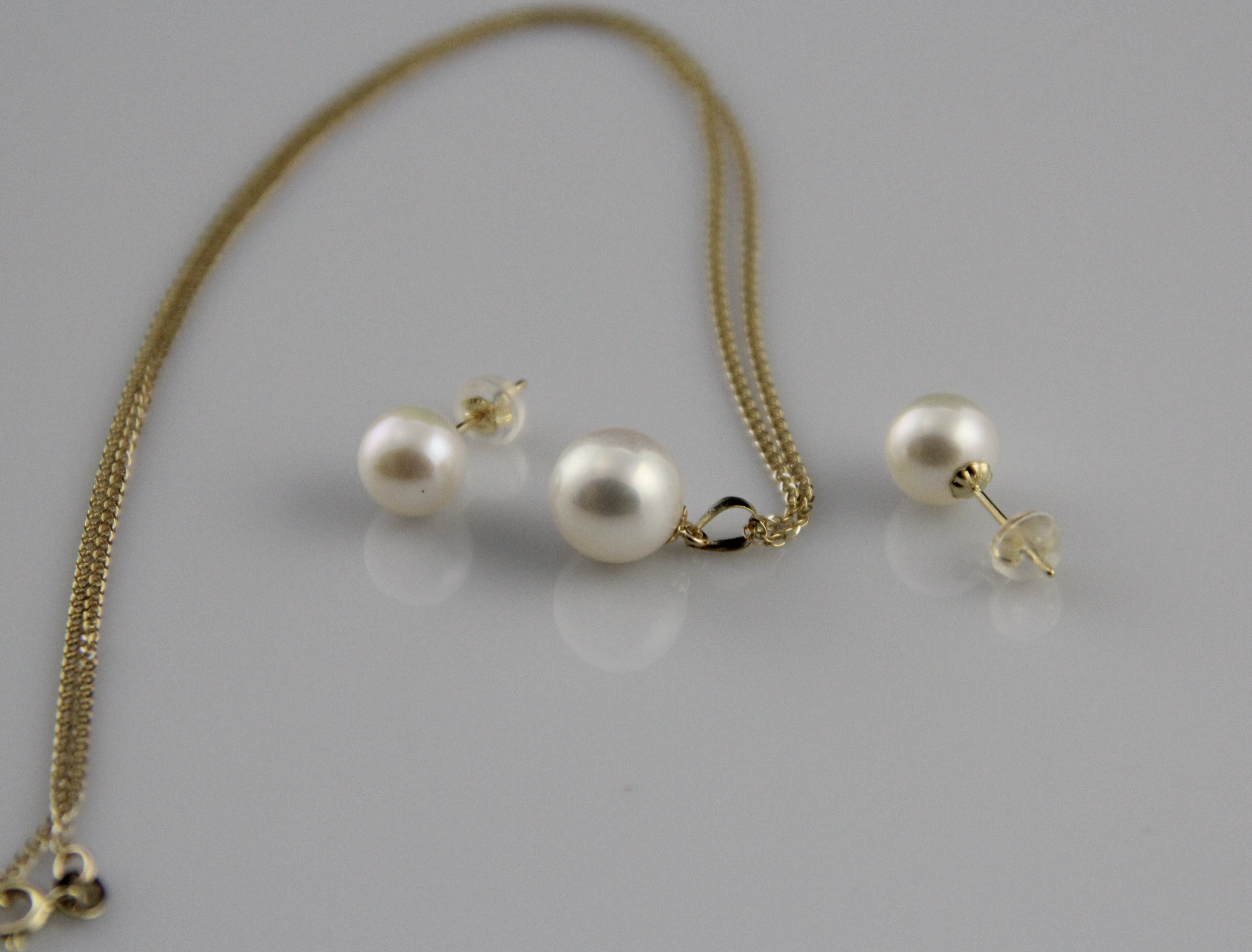 Set mit runden Süßwasser-Perlen aus 18 Karat Gold - 4