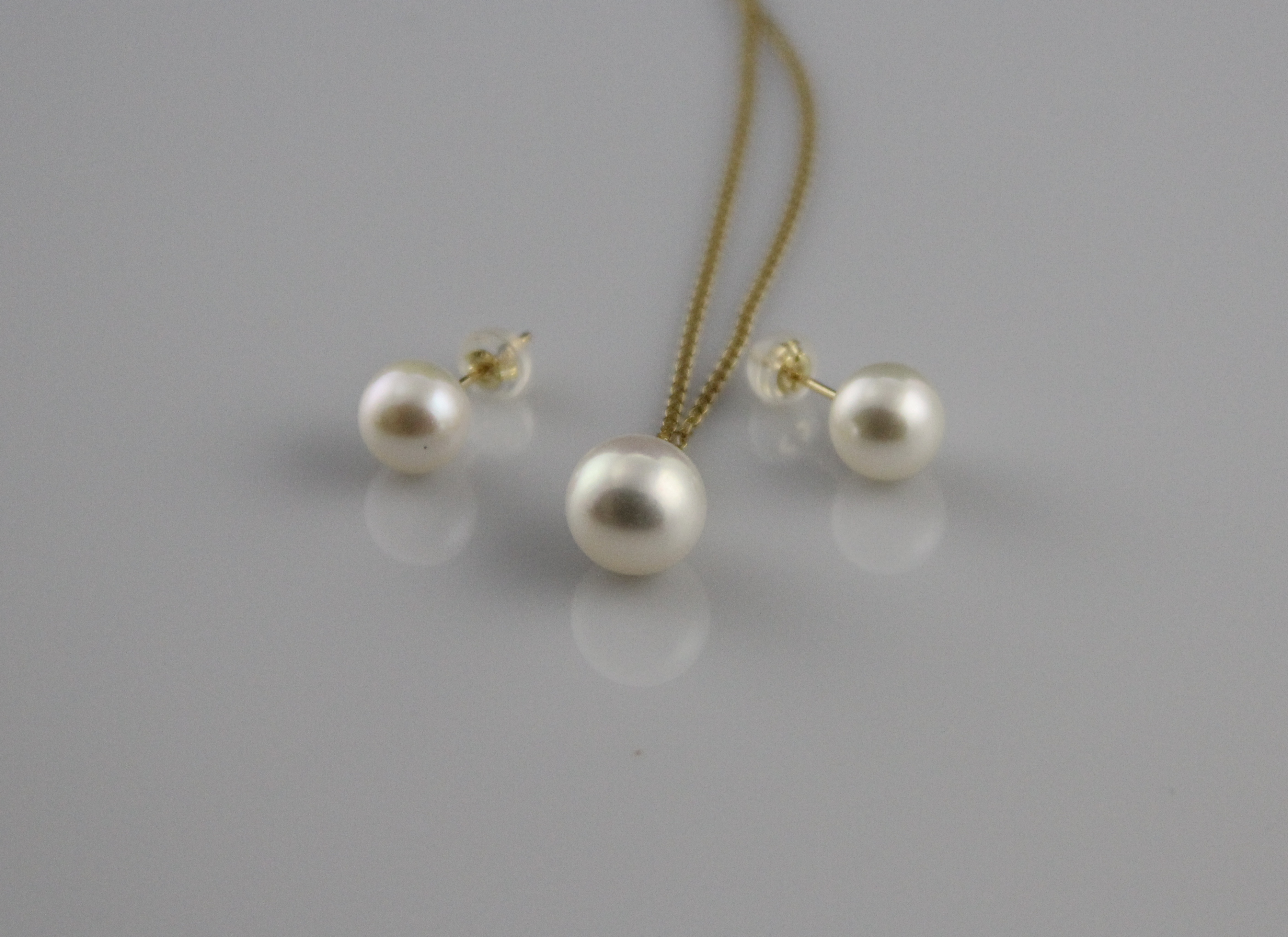 Set mit runden Süßwasser-Perlen aus 18 Karat Gold - 3