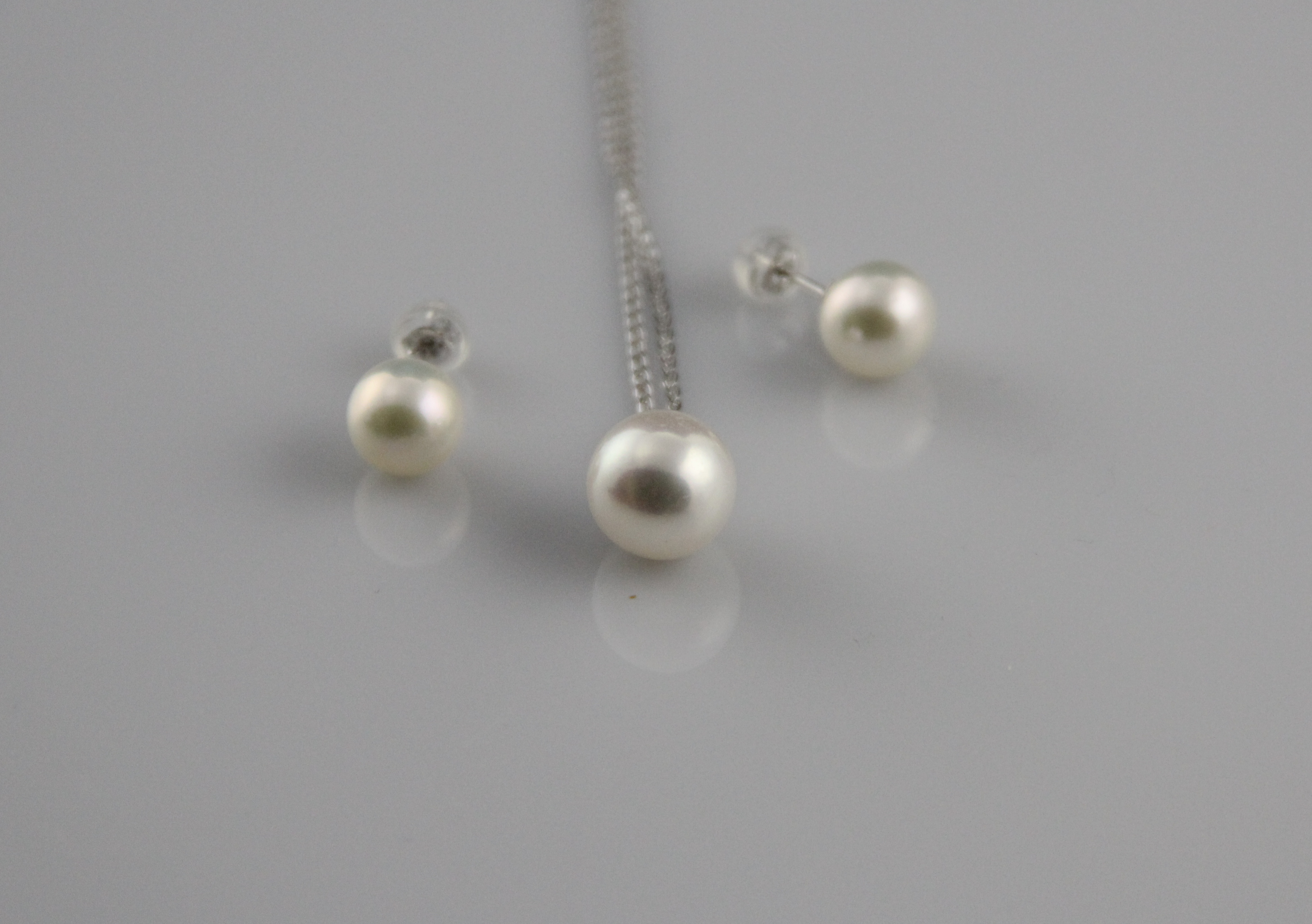 Set mit Süßwasserperlen-Anhänger und Ohrringen aus Weißgold - 3