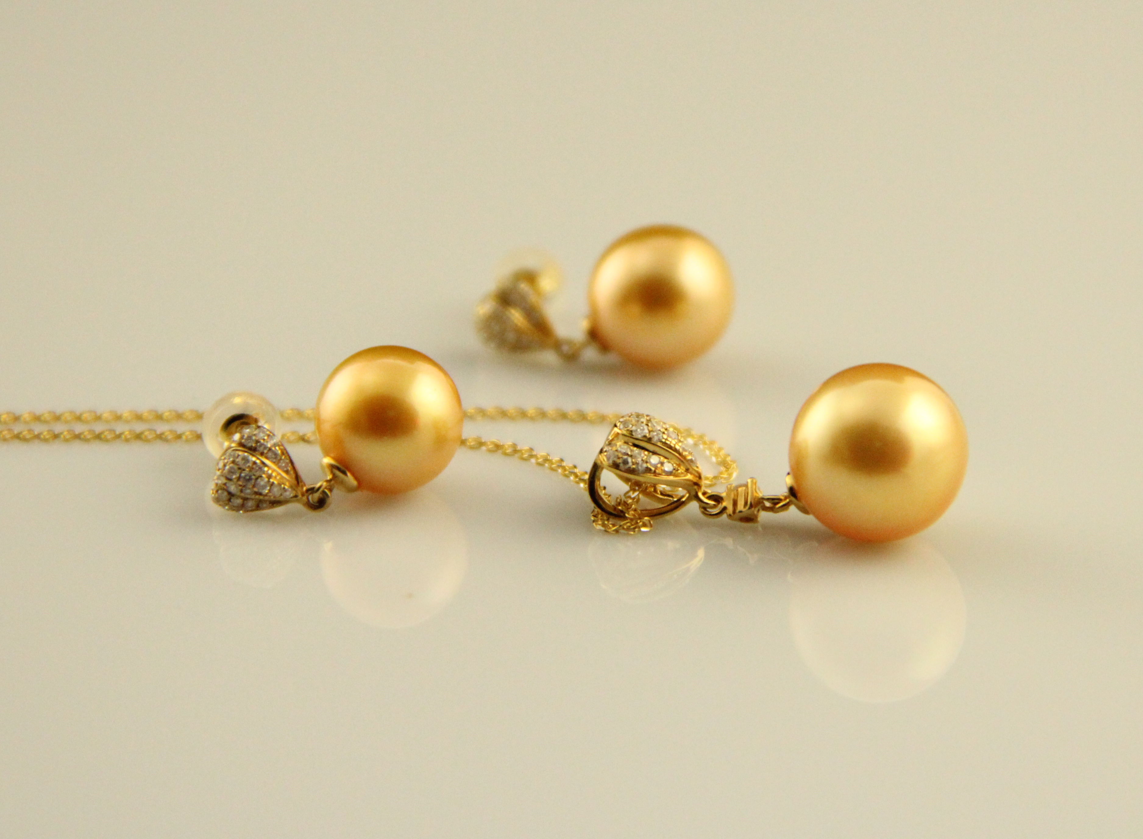 Set mit Südsee-Goldperlen in Gold und Diamanten - 3