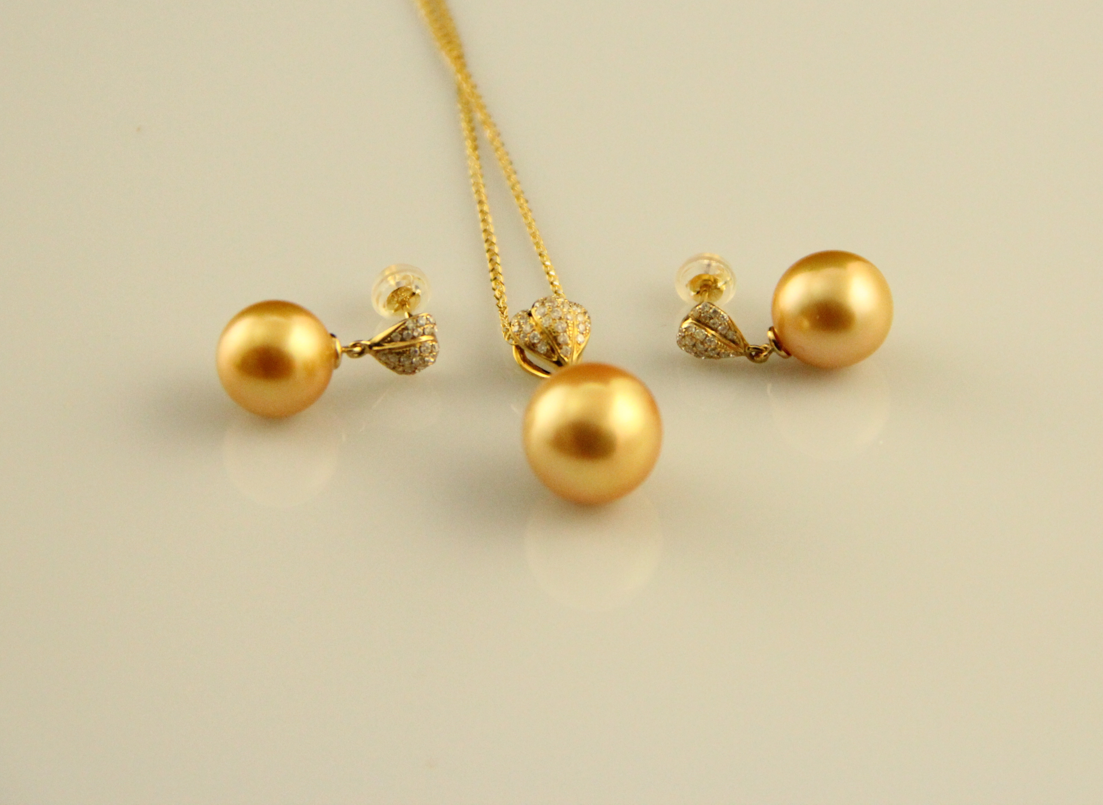 Set mit Südsee-Goldperlen in Gold und Diamanten - 6