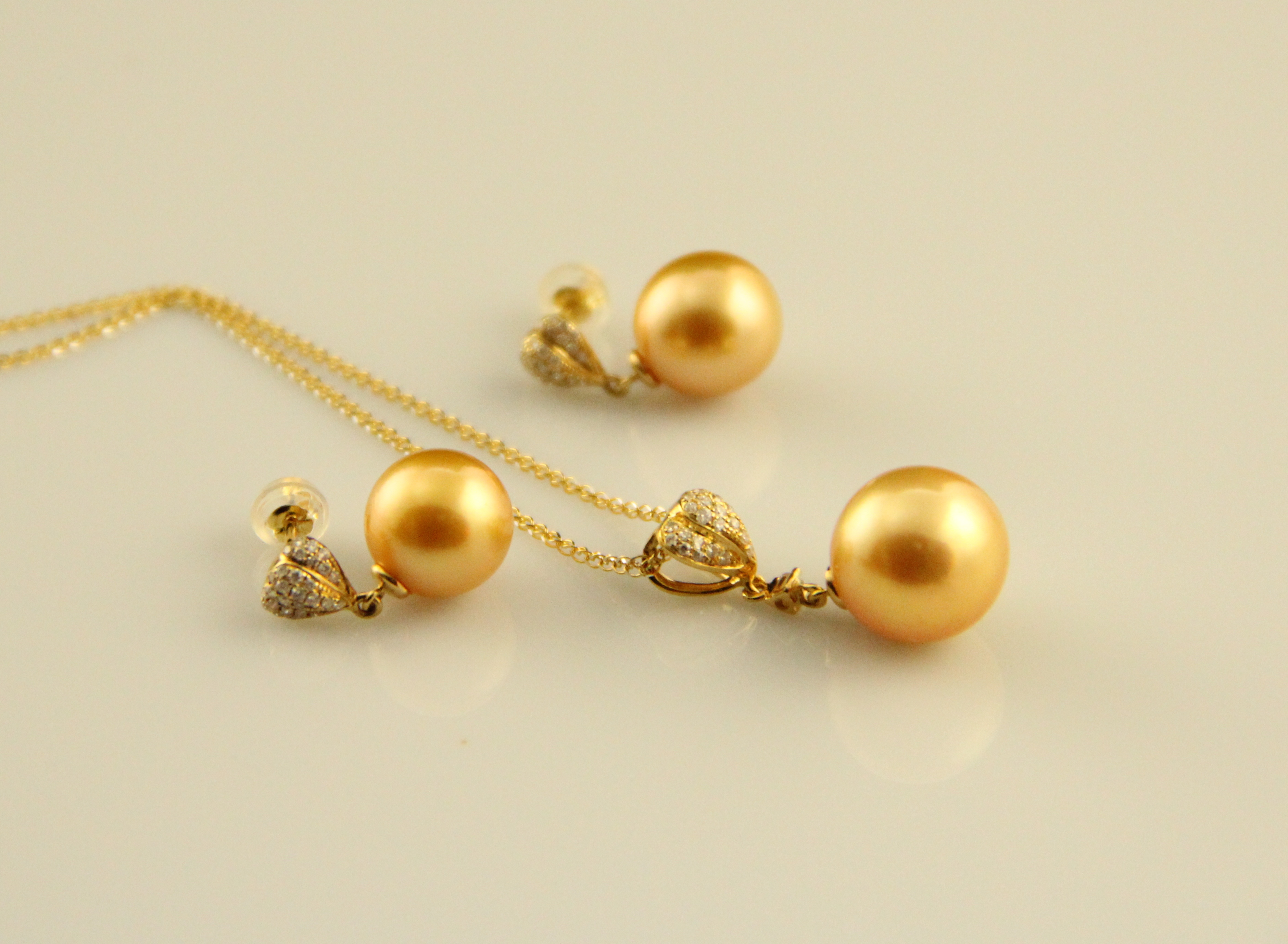 Set mit Südsee-Goldperlen in Gold und Diamanten - 4