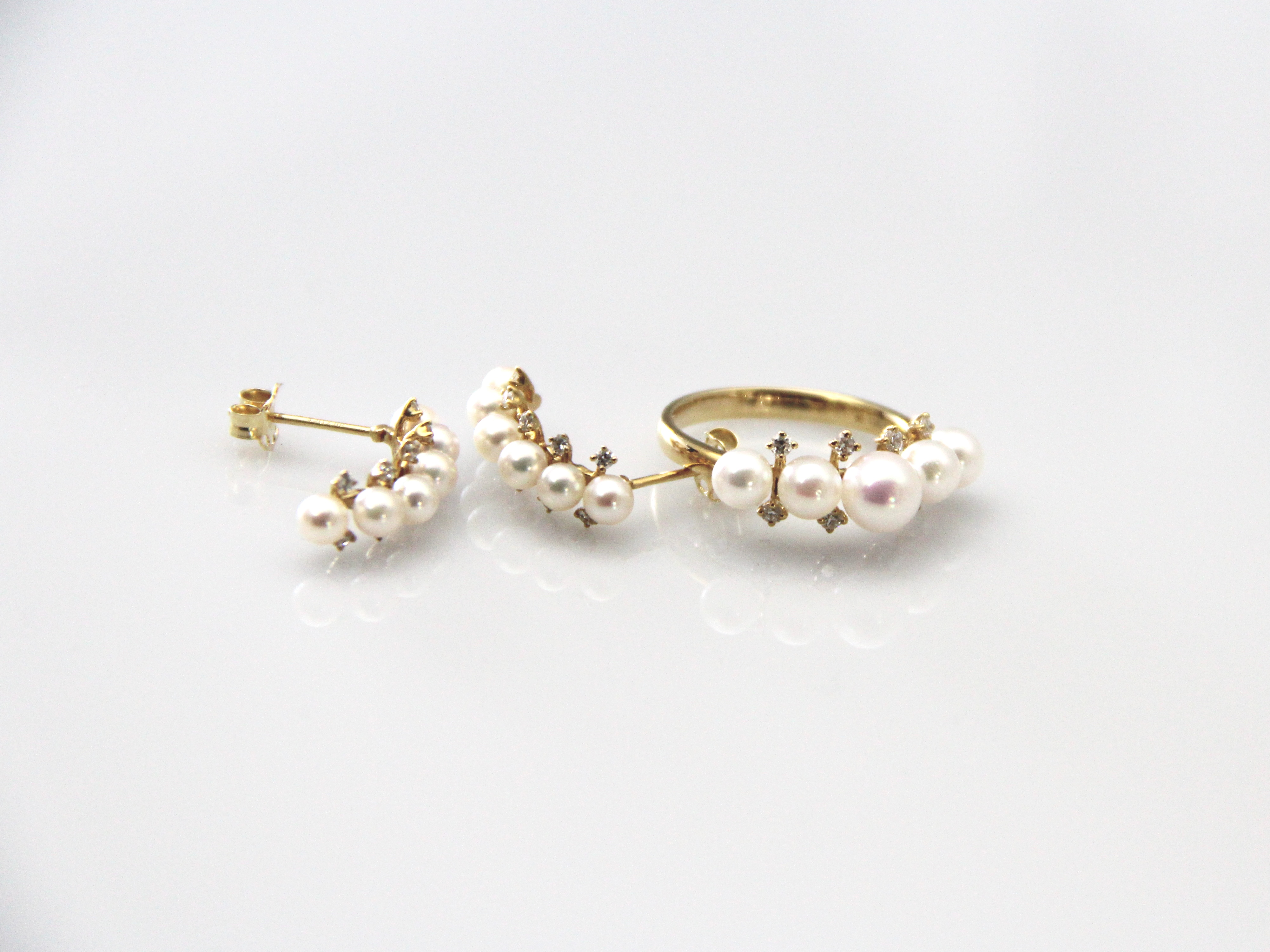 Set mit Akoya-Perlen in Gold und Diamanten