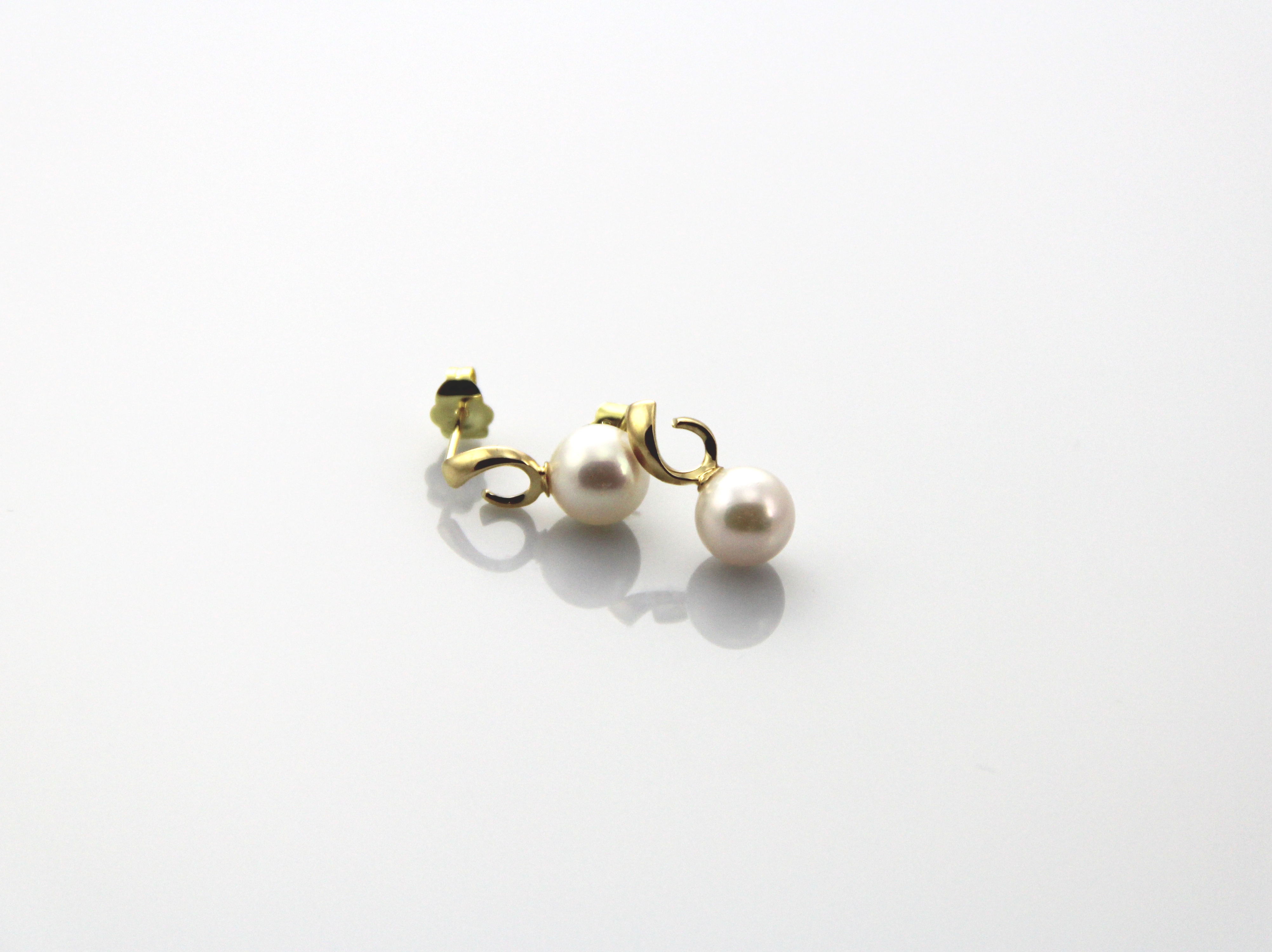 7mm AAA-quality Akoya cultured pearl earring set in gold  - 4
