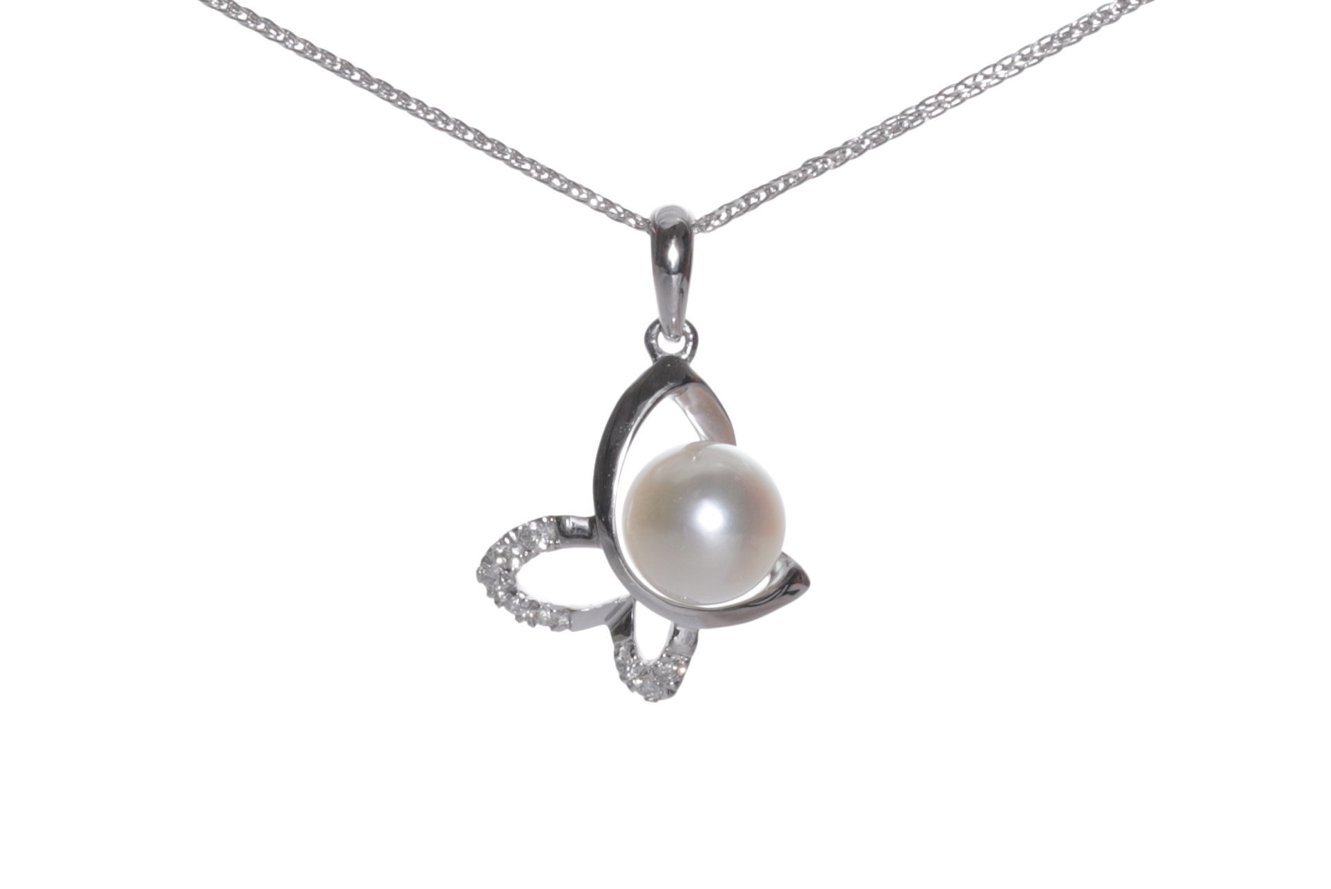Pendente con perla Akoya di qualità AAA da 5,5 a 6 mm in oro bianco con diamanti 