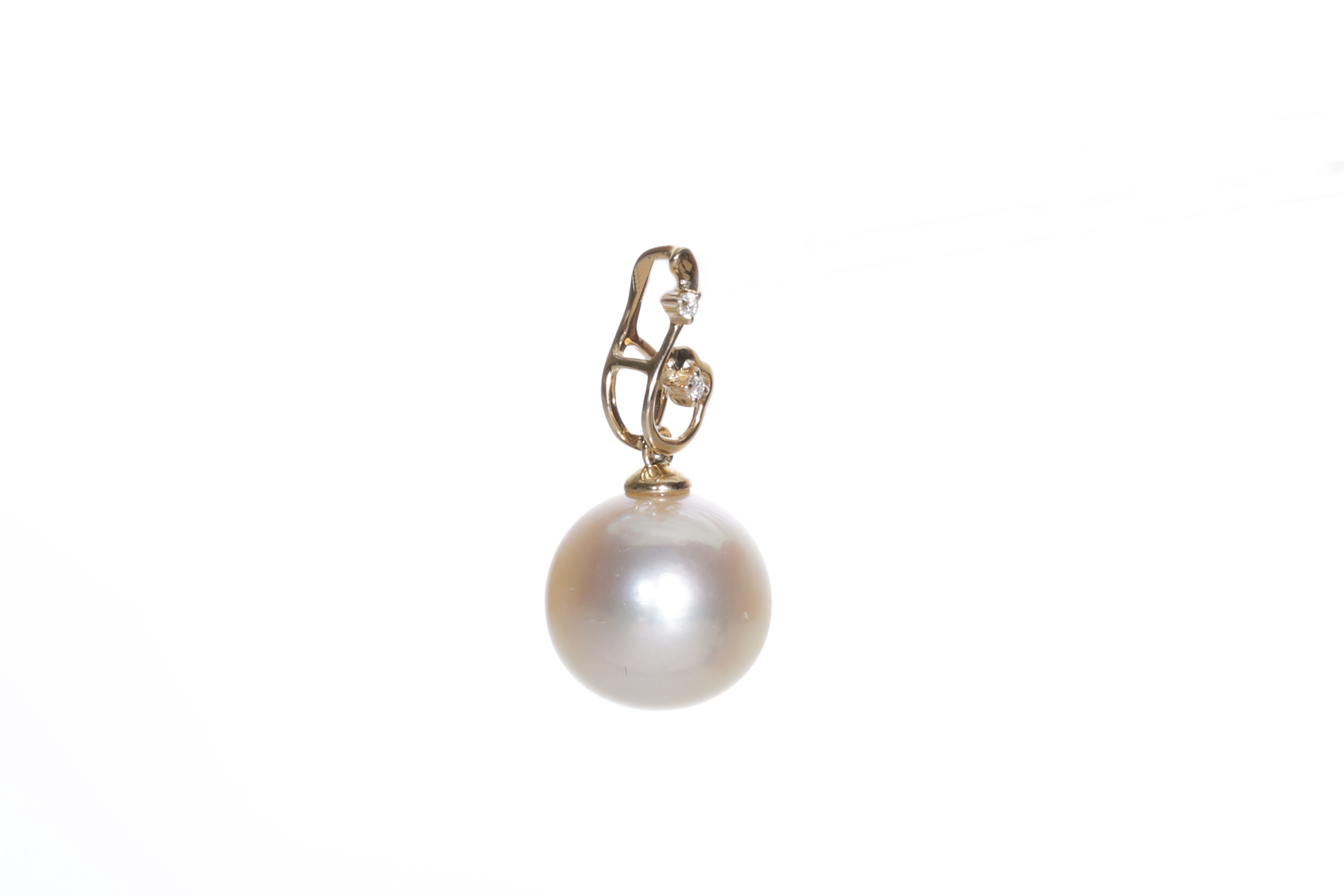 South sea cultured Champagne color pearl set in gold and diamonds - 2