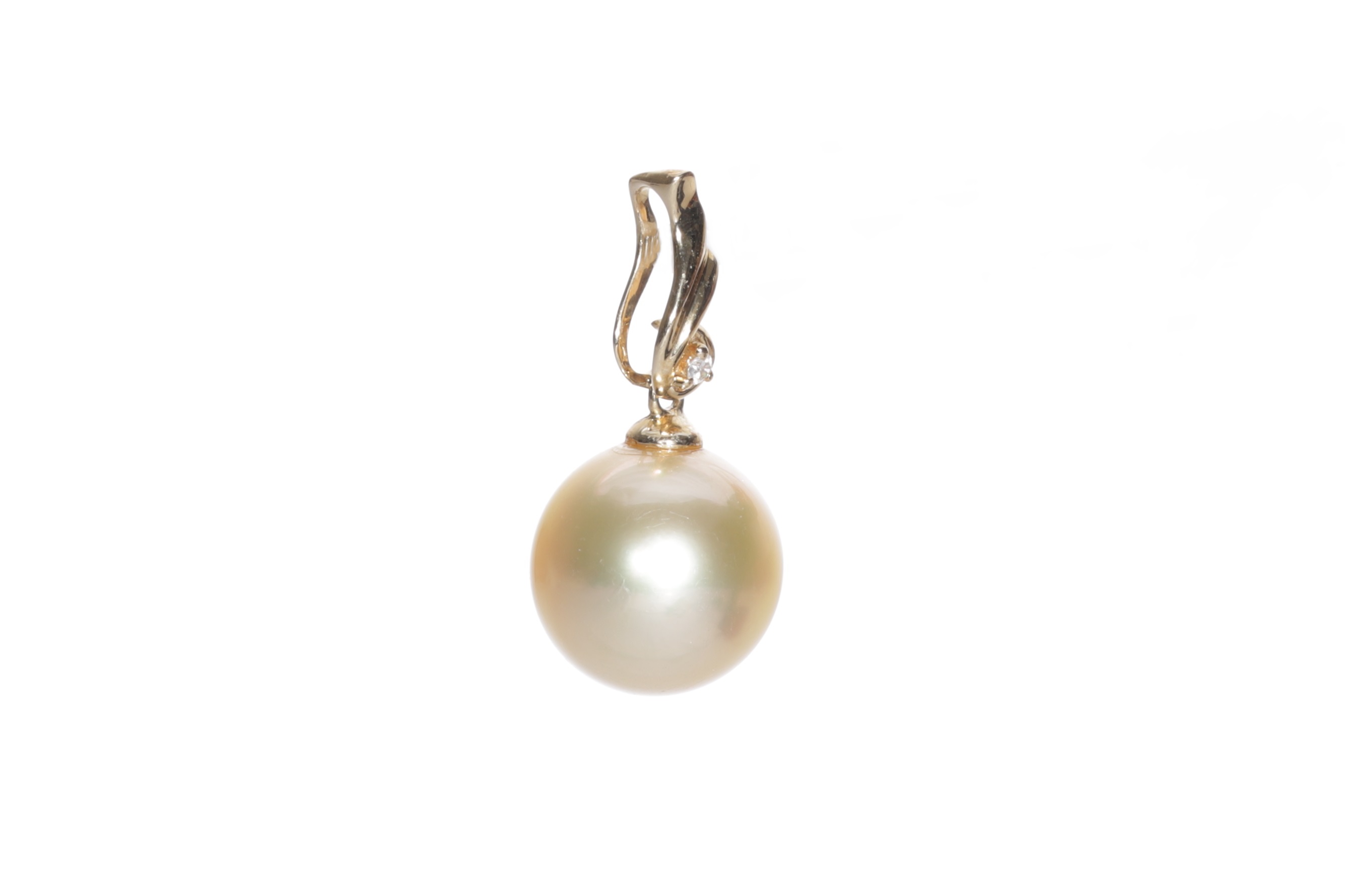 South Sea golden pearl set in gold with a diamond - 2
