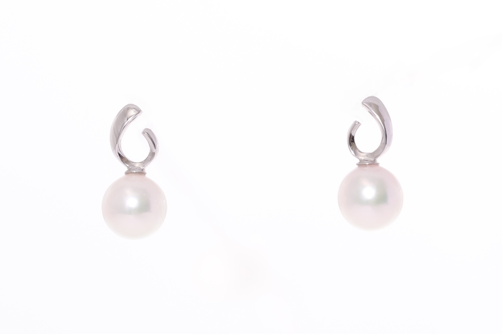 Perlenohrringe-Akoya in AAA-Qualität in 18 Karat Weißgold 7 mm
