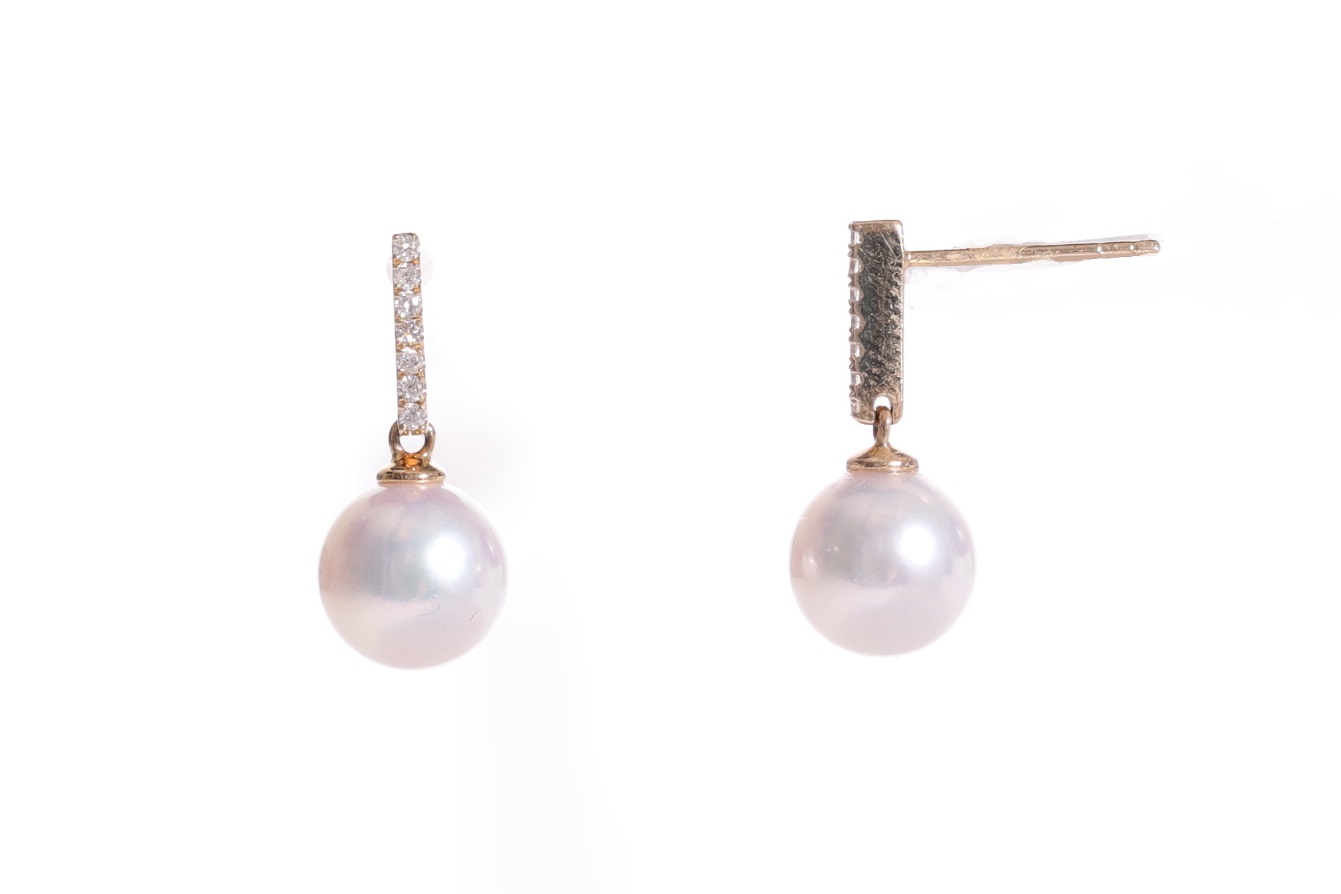 Orecchini in oro con perle Akoya di qualità AAA da 8-8,5 mm e diamanti  - 2