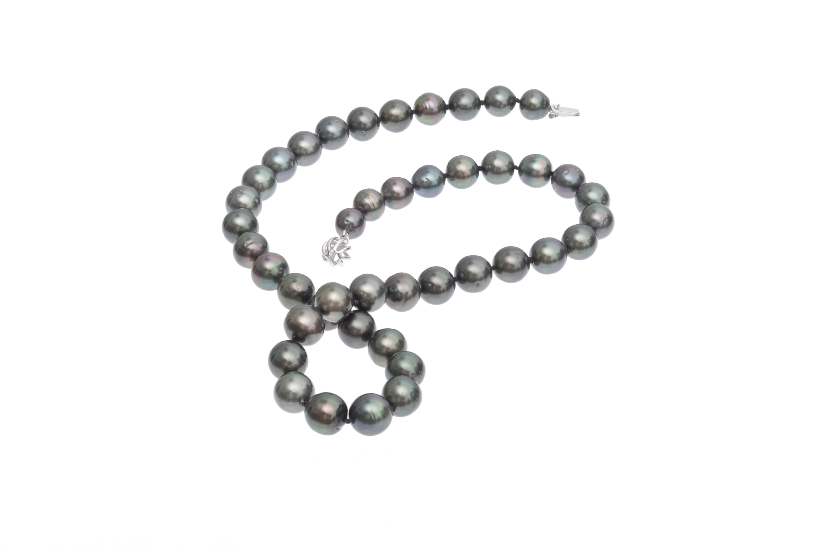 Collana di piccole  perle di Tahiti da 8-9.5 mm con chiusura in oro bianco 