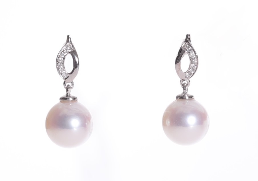 Perlenohrringe-Akoya in AAA-Qualität mit Weißgold und Diamanten 8 mm