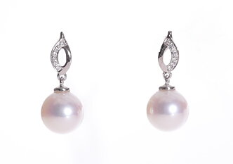 Perlenohrringe-Akoya in AAA-Qualität mit Weißgold und Diamanten 8 mm