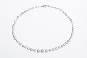Perlenkette im traditionellen Design mit Süßwasser-Zuchtperlen in Silberschließe 4–9 mm
