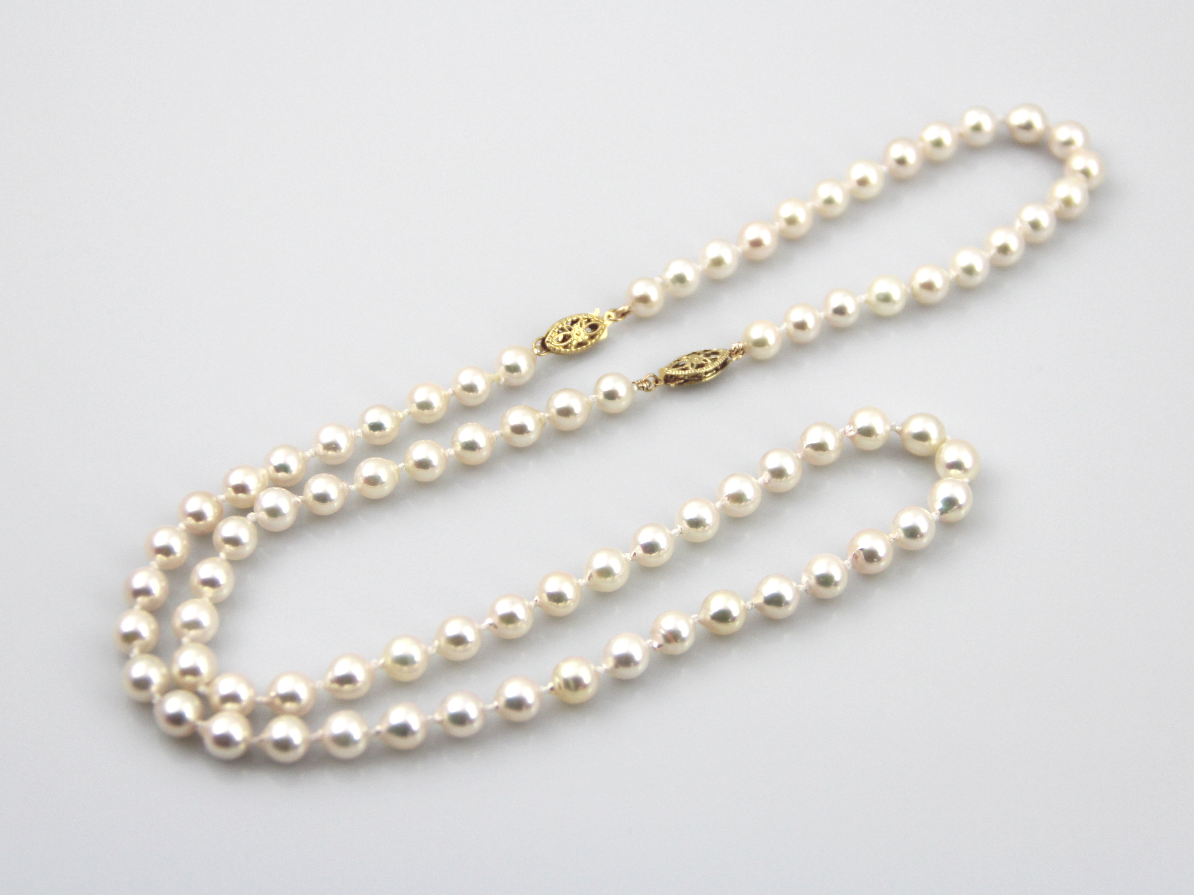 Akoya-Perlen in Standardqualität mit Goldverschlüssen 6–6.5 mm - 3