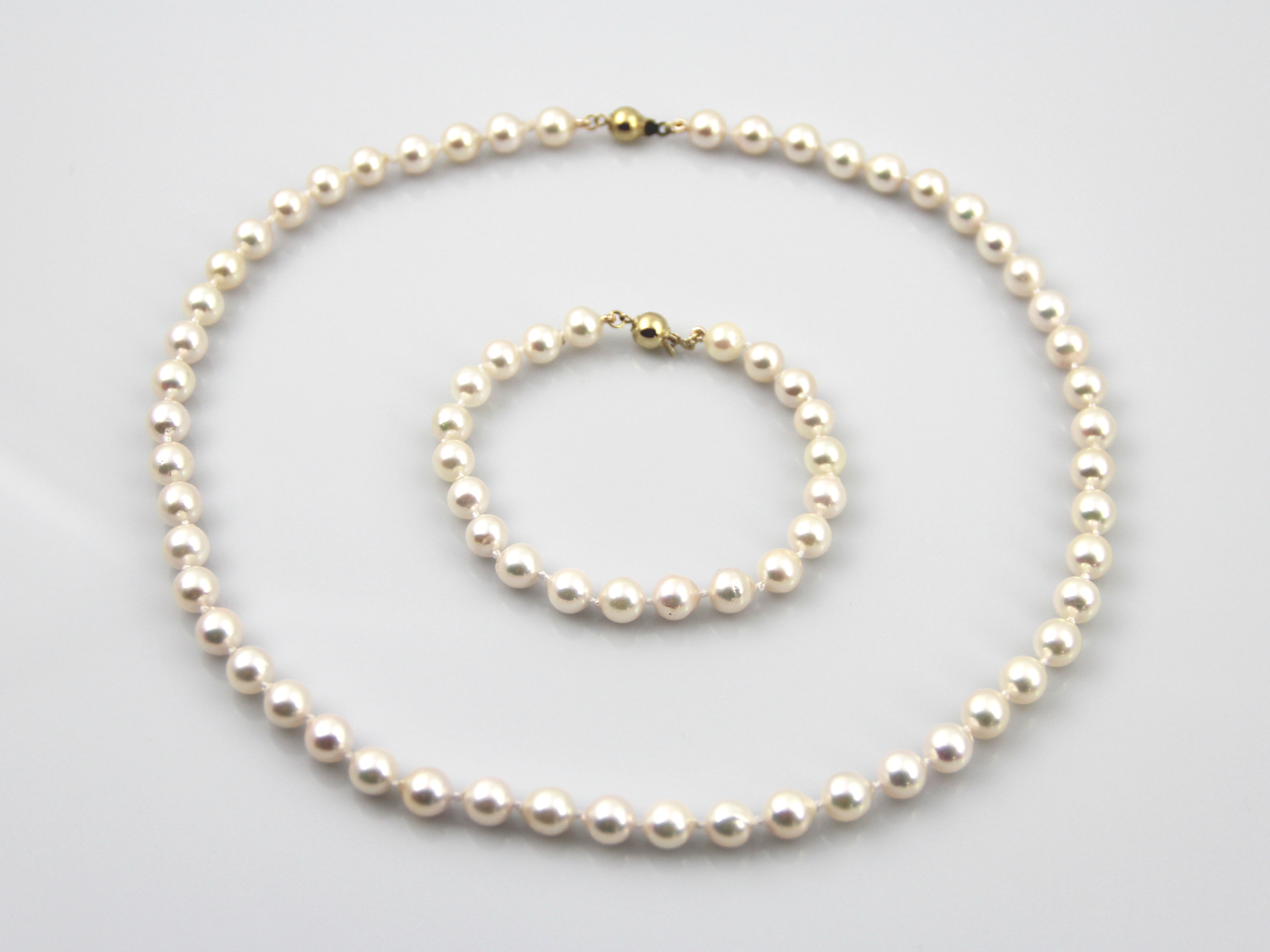 Akoya-Zuchtperlen in Standardqualität mit Goldverschlüssen 6.5–7 mm