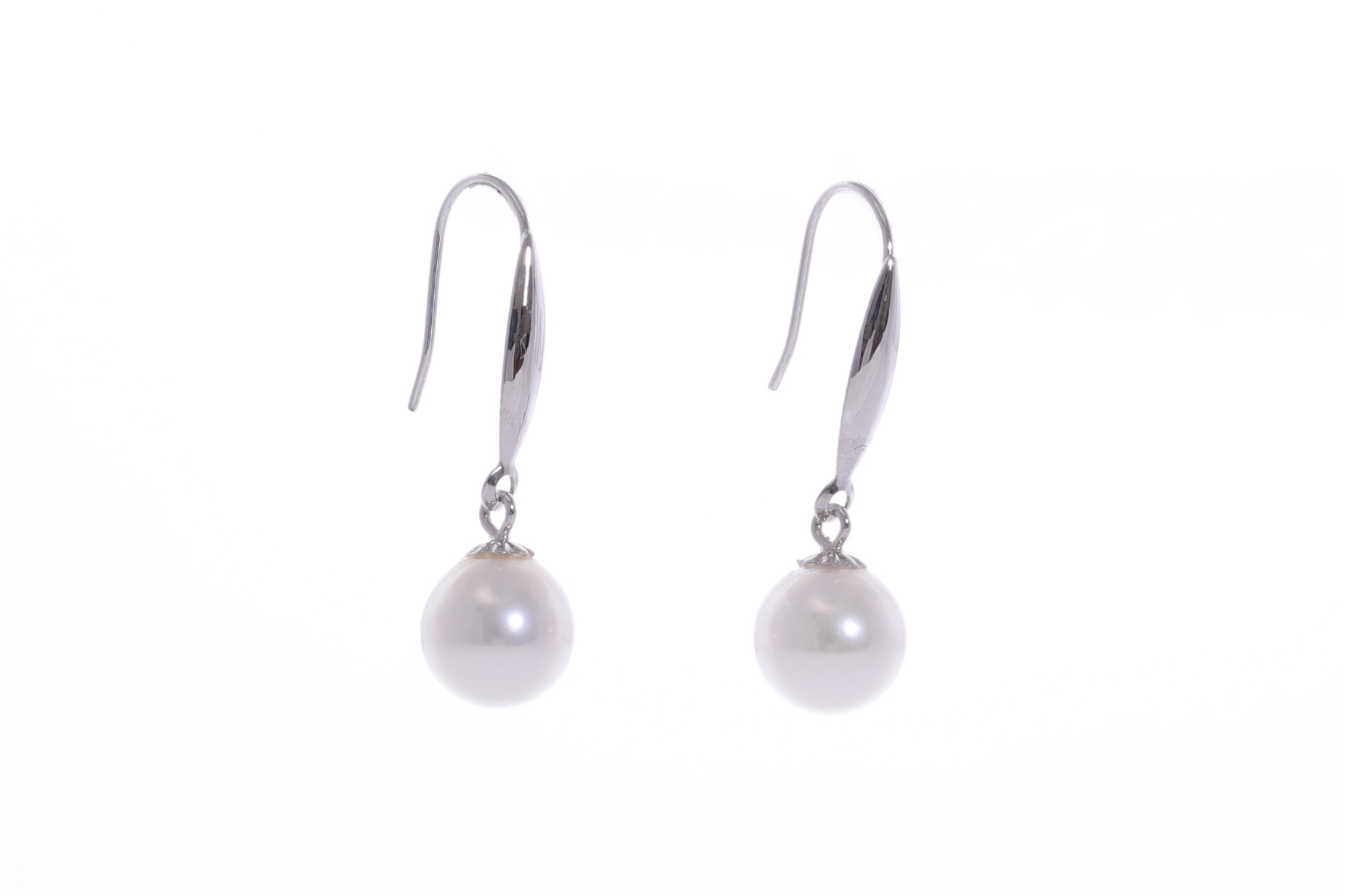 AAA-Quality Akoya pearl earrings set in white gold 7.5-8mm