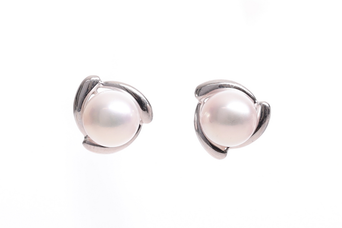 AAA-Quality Akoya pearl earrings set in 18K white gold 7.5-8mm - 2