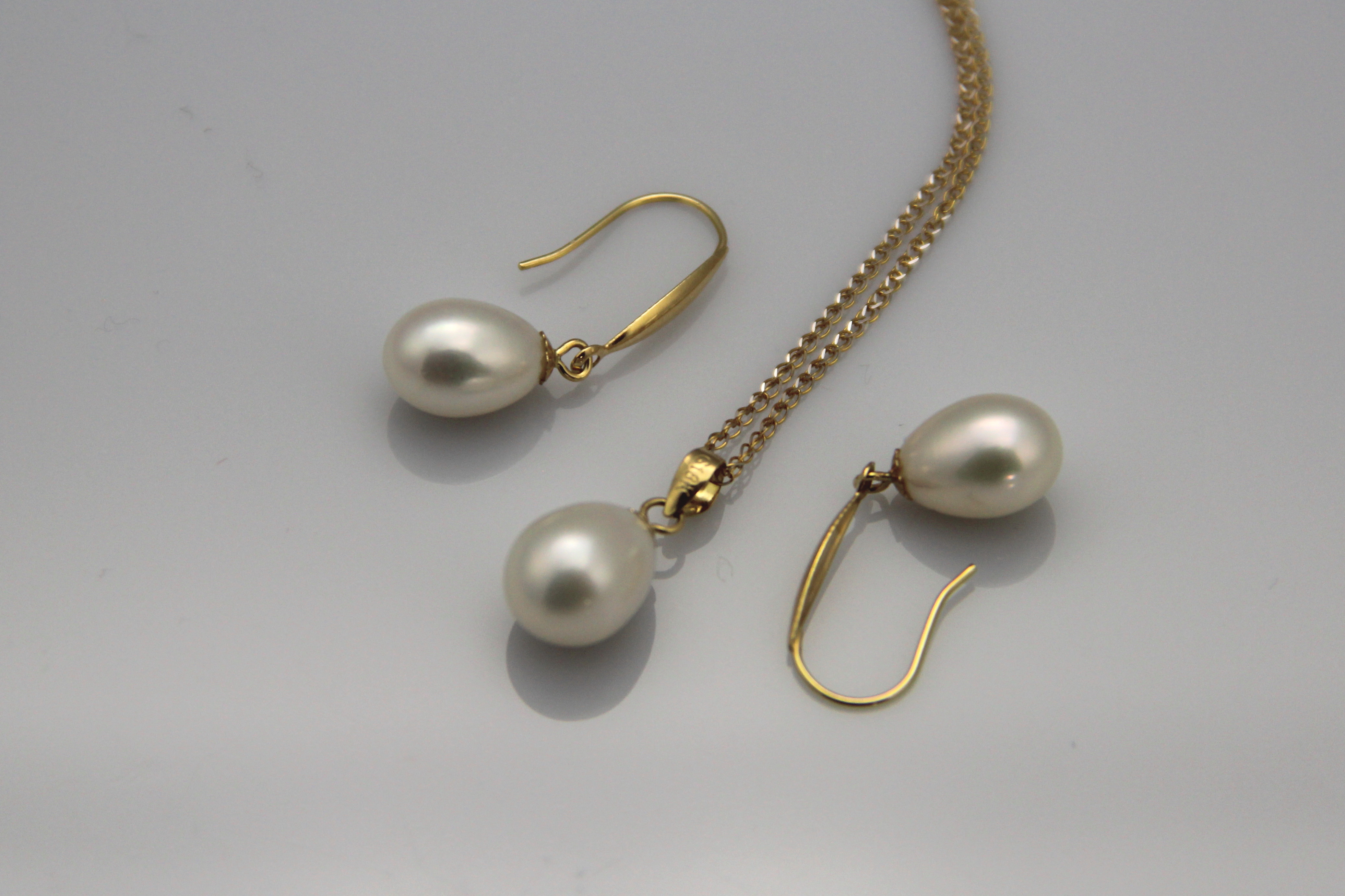Set mit tropfenförmigen Süßwasserperlen in Gold - 3