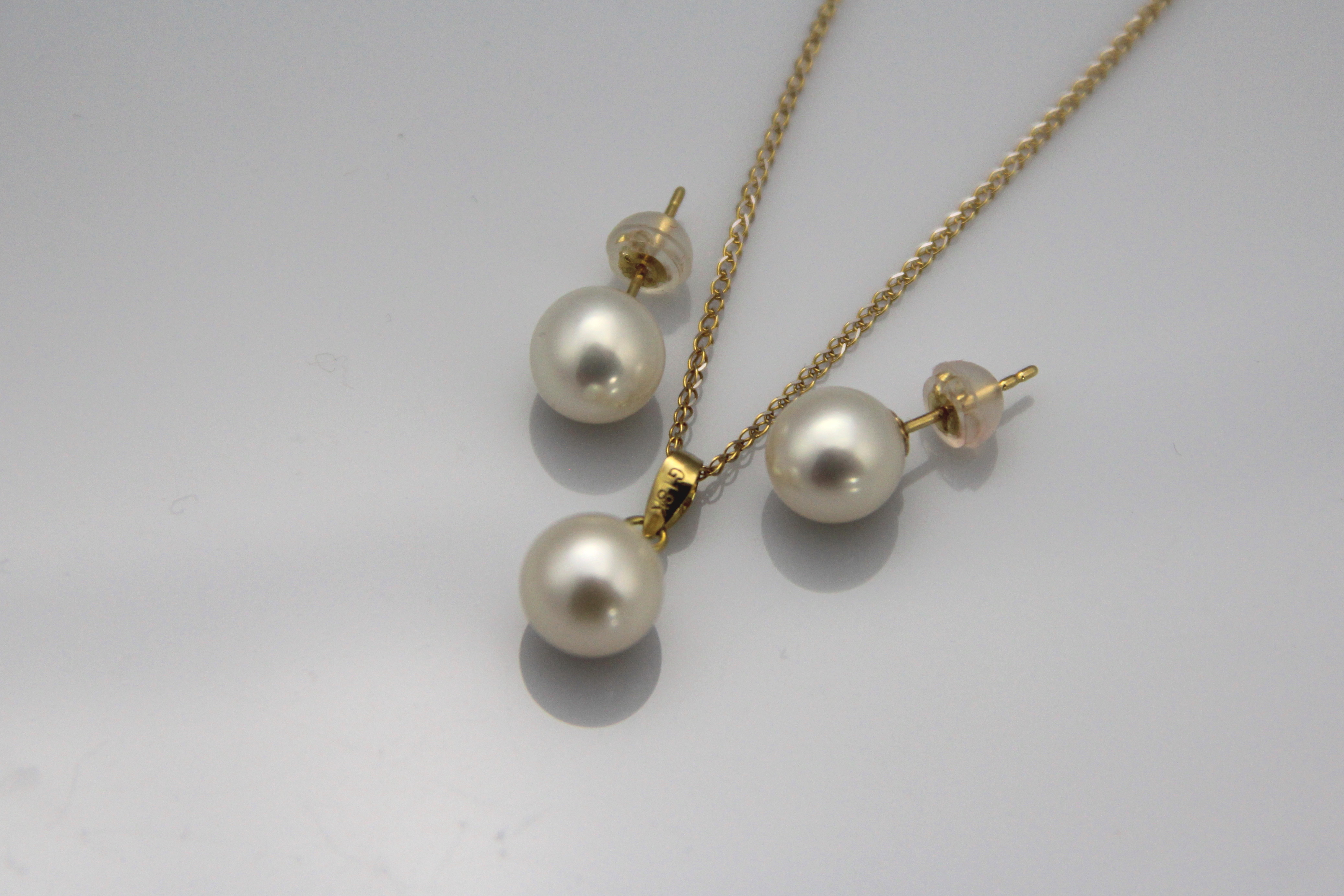Set mit Süßwasserperlen aus 18 Karat Gold