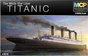 1/400 Titanic w colored parts (670 mm)