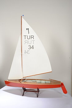 1/10 PIRAT  Saliling Class - 56cm