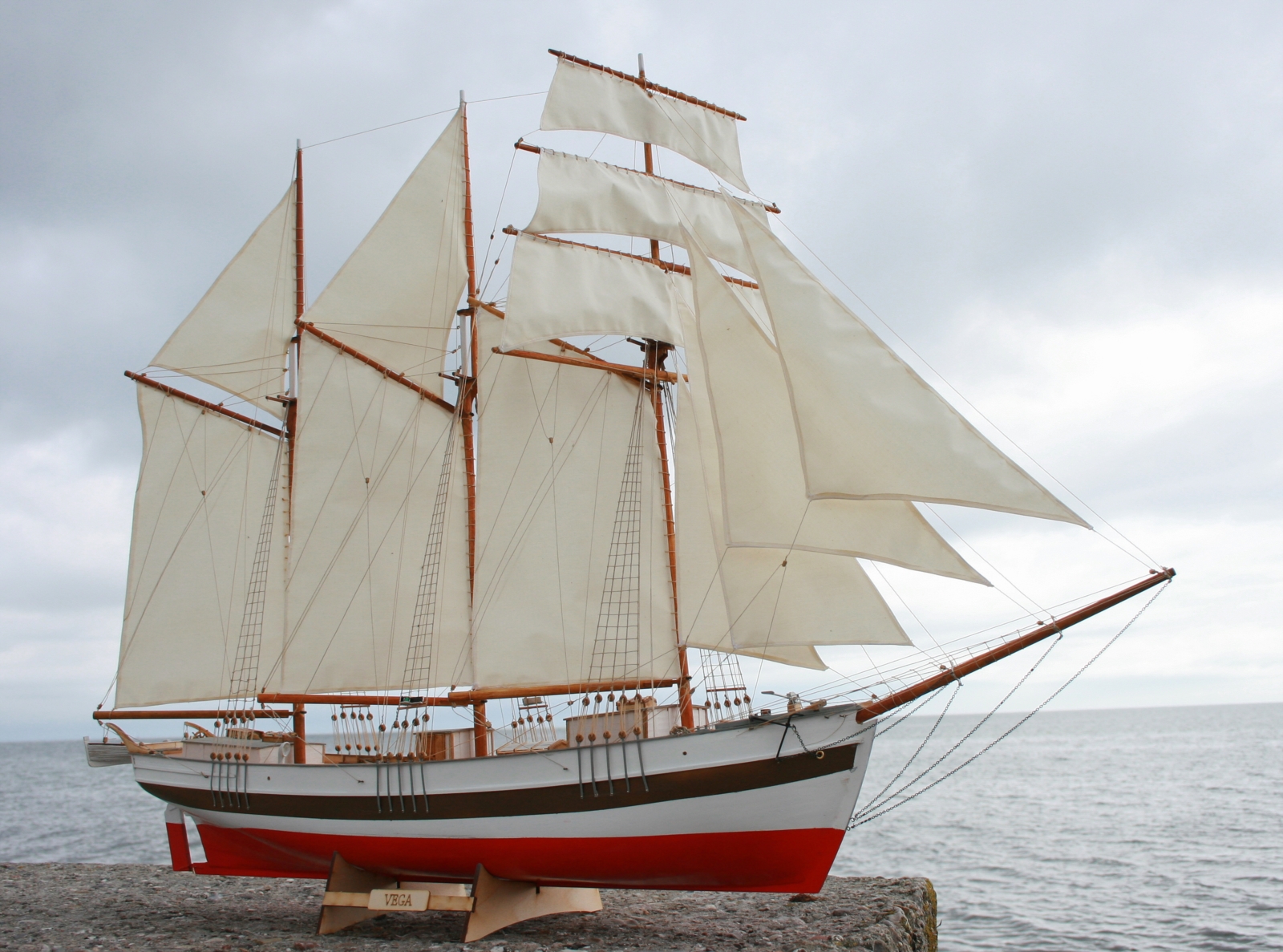 1/35 VEGA Sailing ship  87 cm