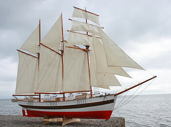 1/35 VEGA Sailing ship  87 cm