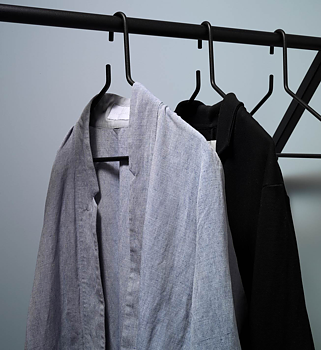 Galge svart metall TRIANGLE HANGER Essem Design