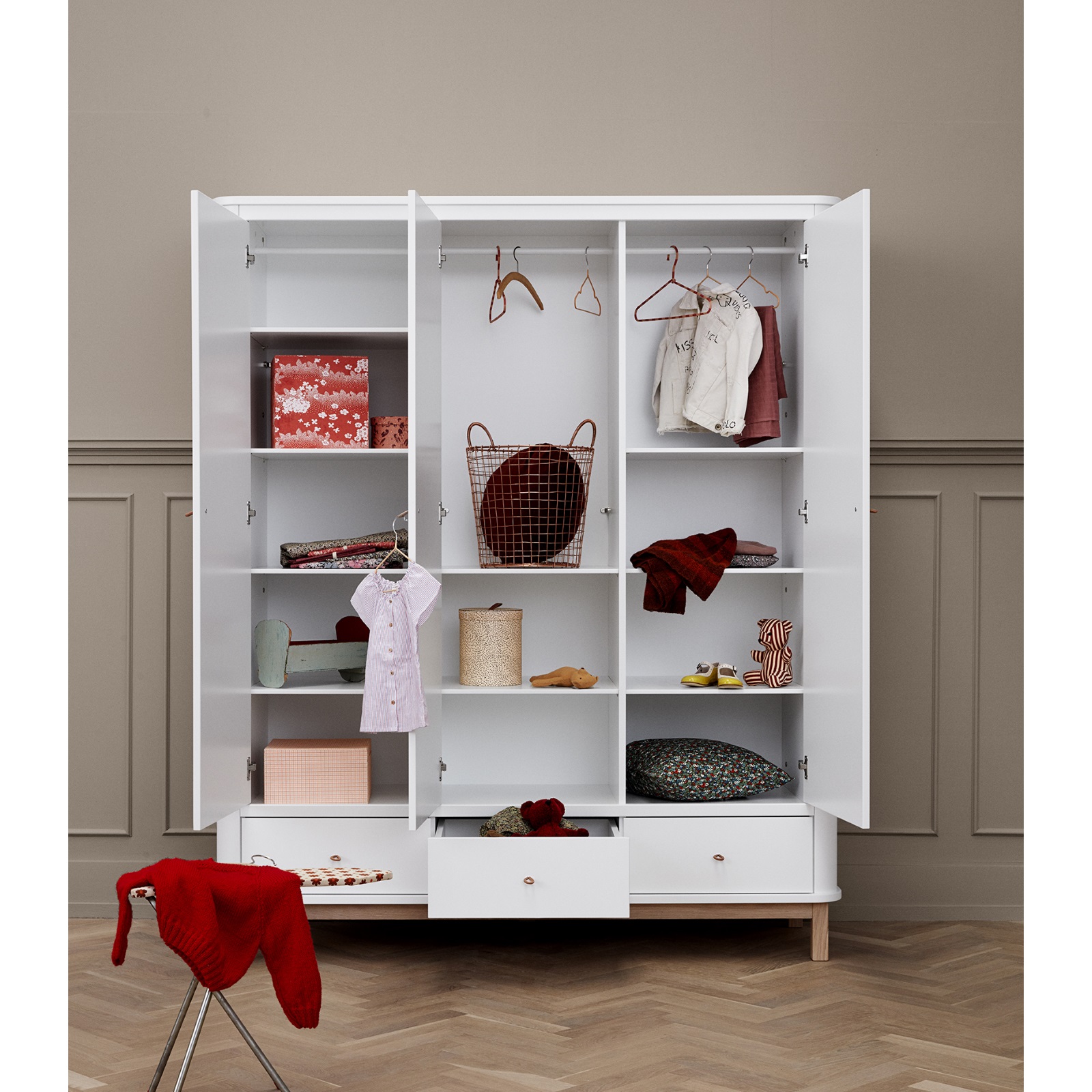 Garderob 3 dörrar Wood vit / ek Oliver Furniture  - 10