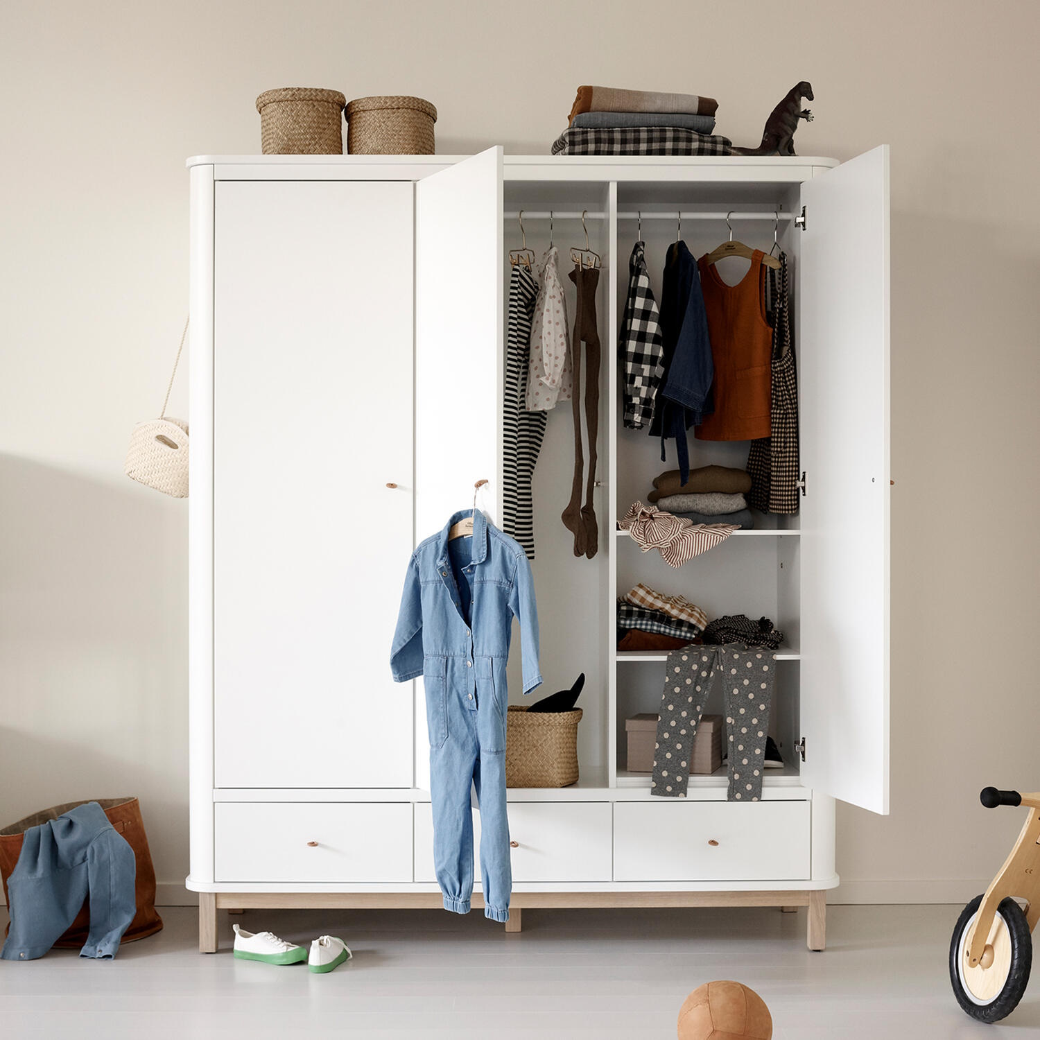 Garderob 3 dörrar Wood vit / ek Oliver Furniture  - 8