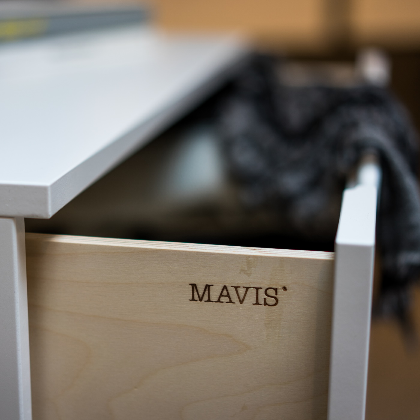 Byrå AOKO 4 lådor vit Mavis - 10